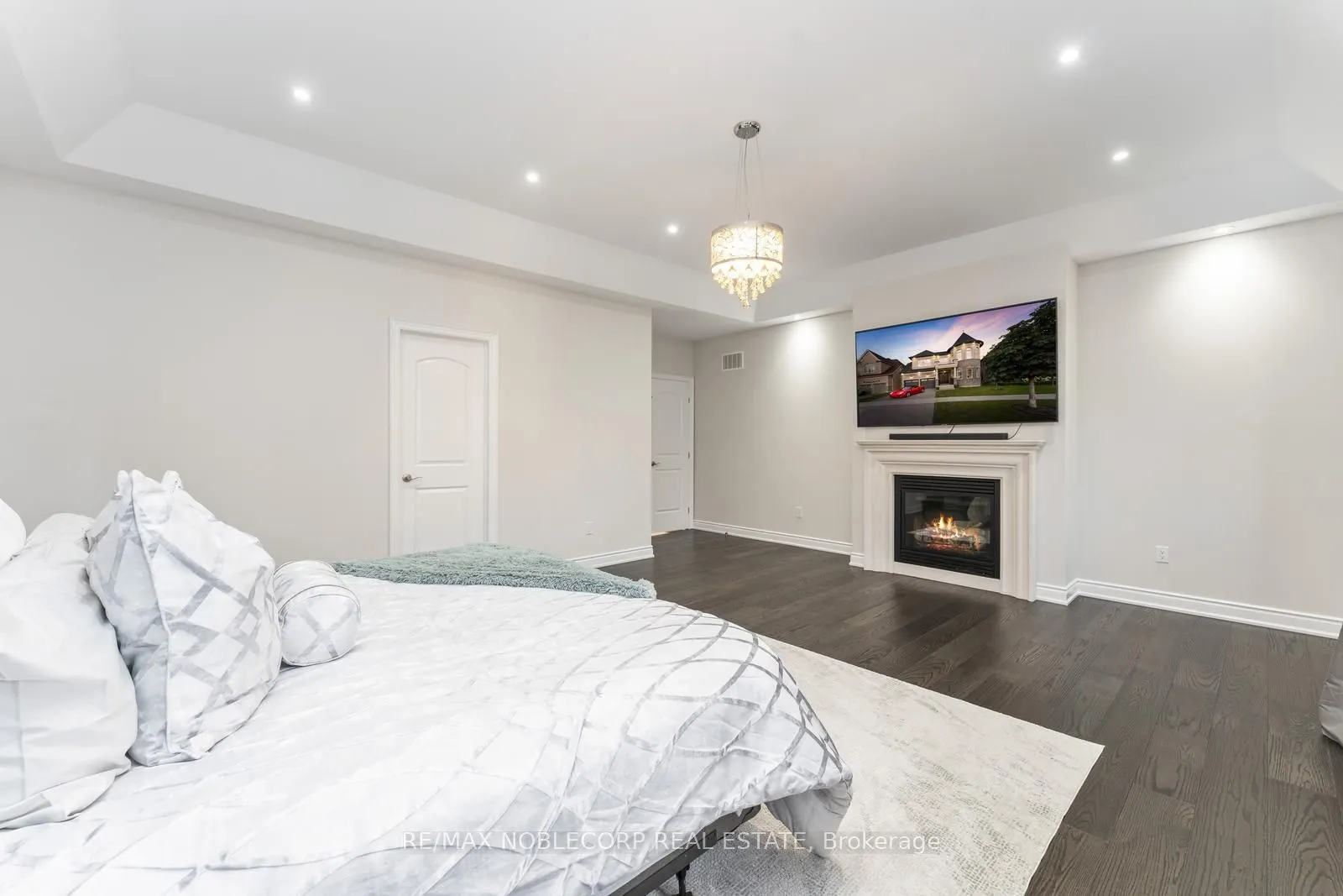 91 Woodgate Pines Drive