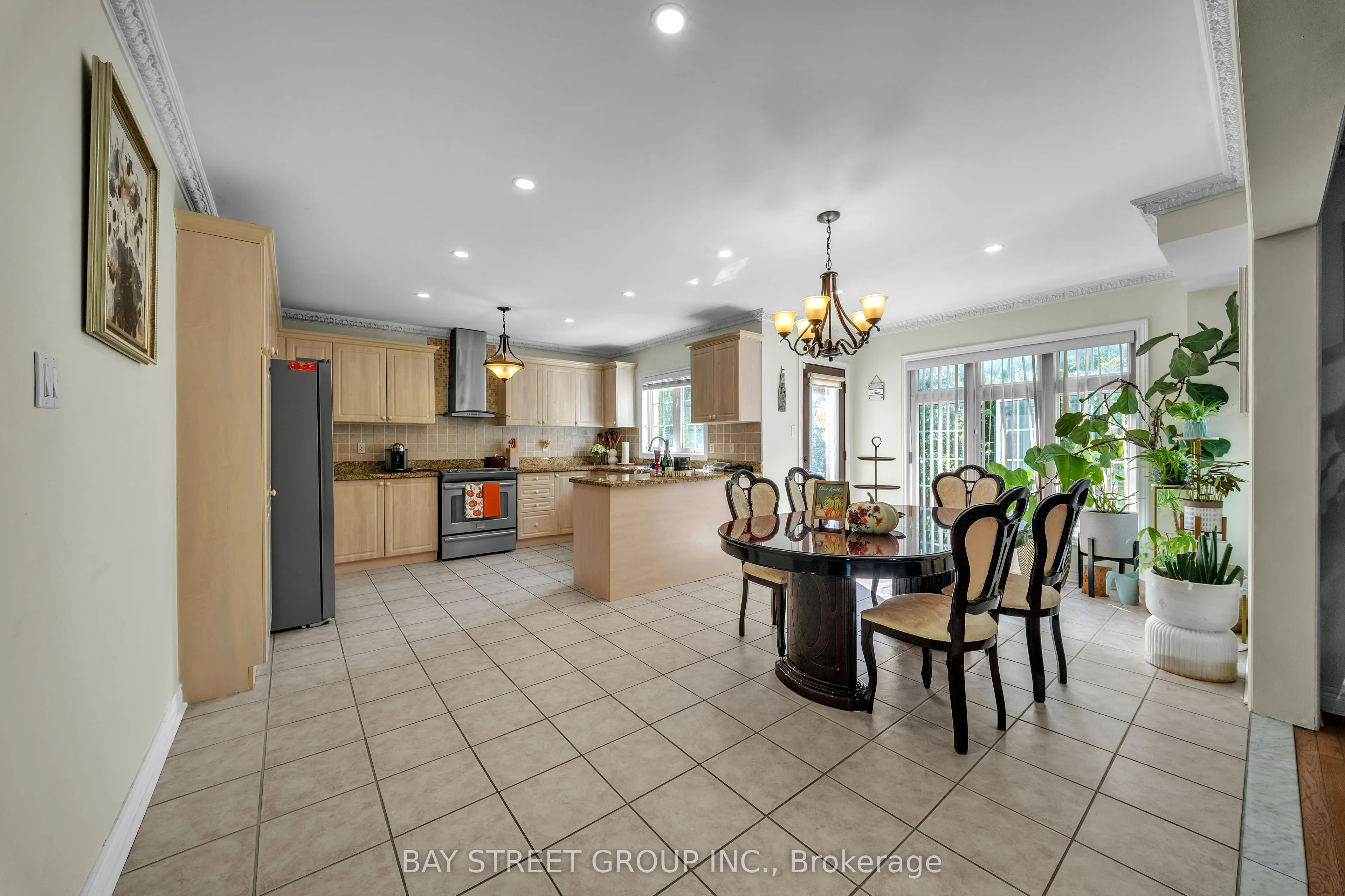 384 Spruce Grove Crescent