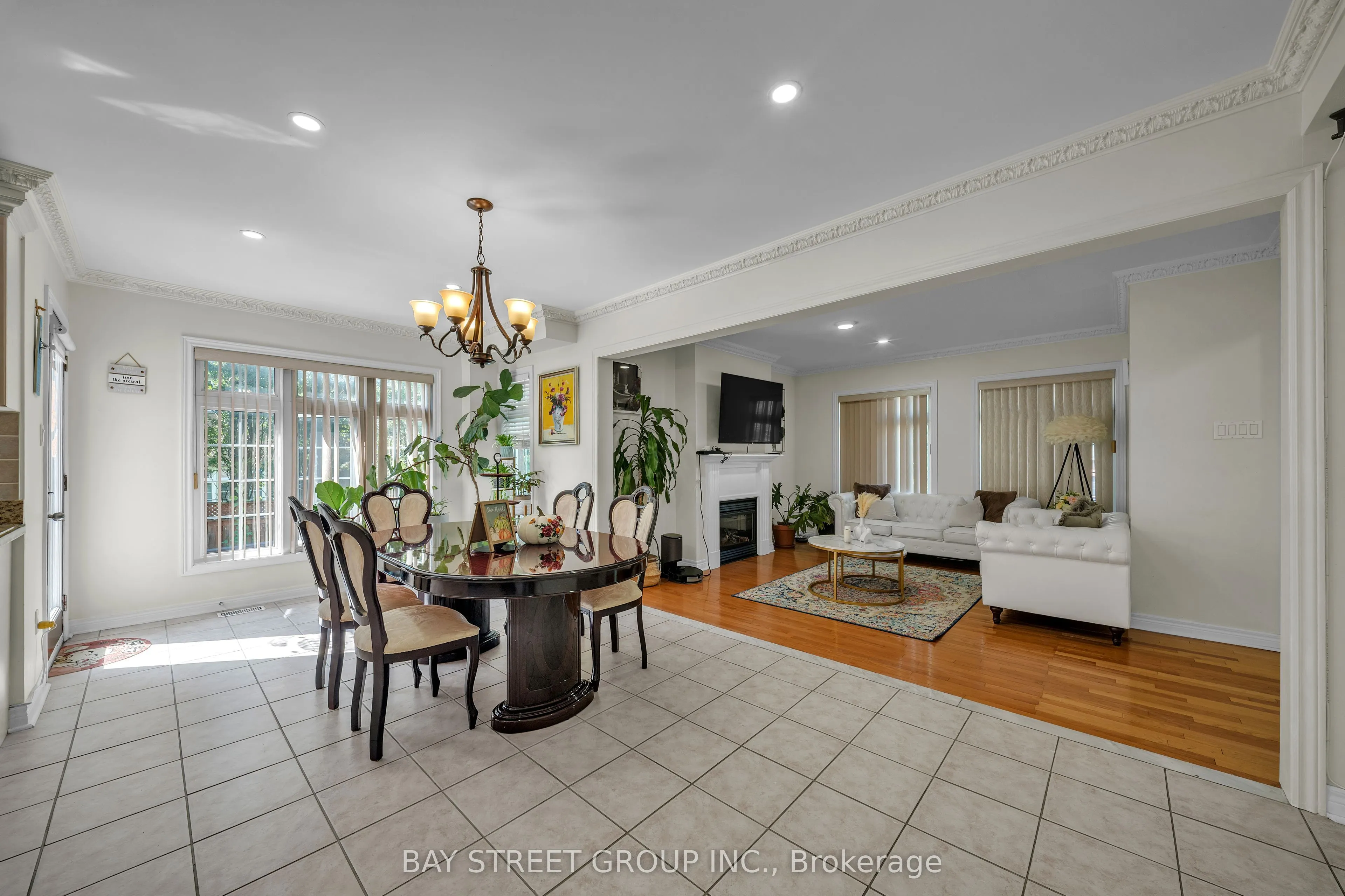 384 Spruce Grove Crescent