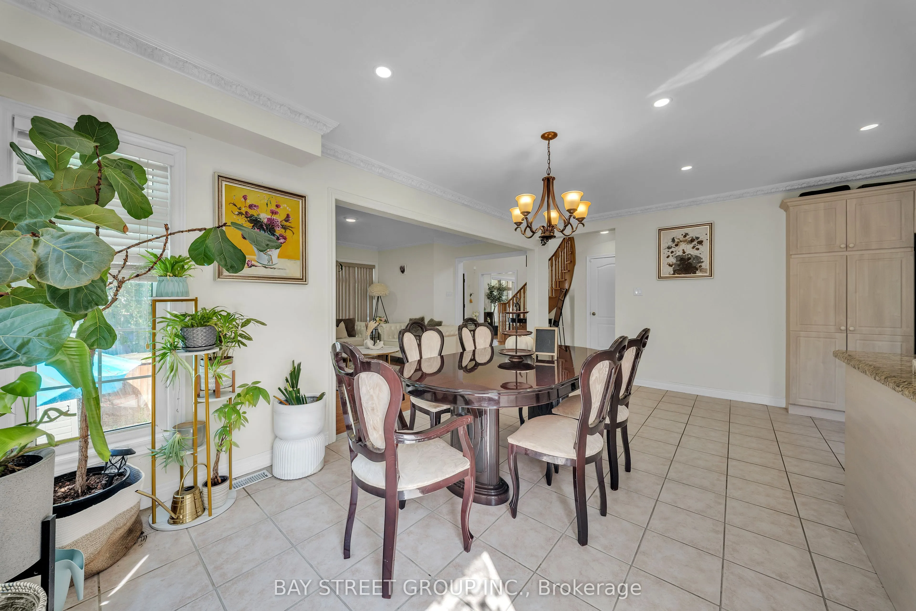 384 Spruce Grove Crescent