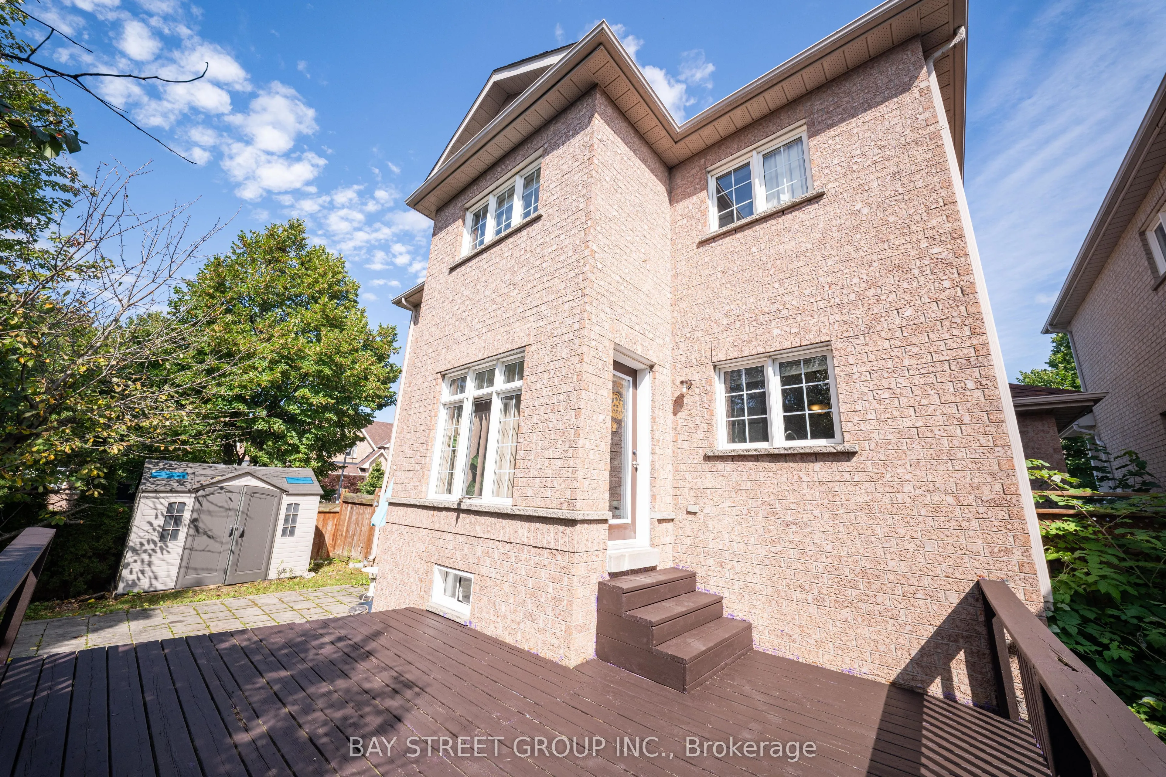 384 Spruce Grove Crescent