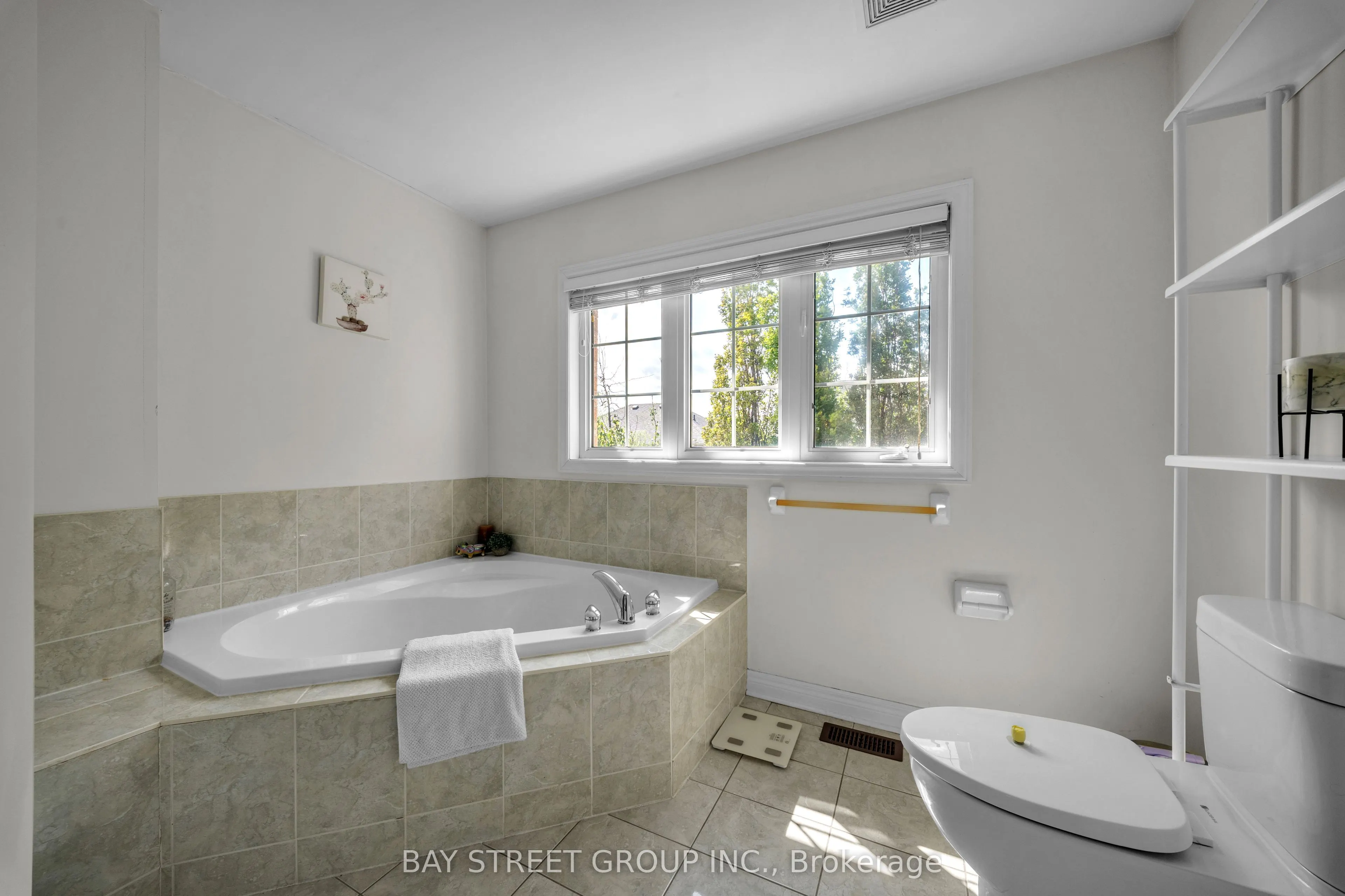 384 Spruce Grove Crescent