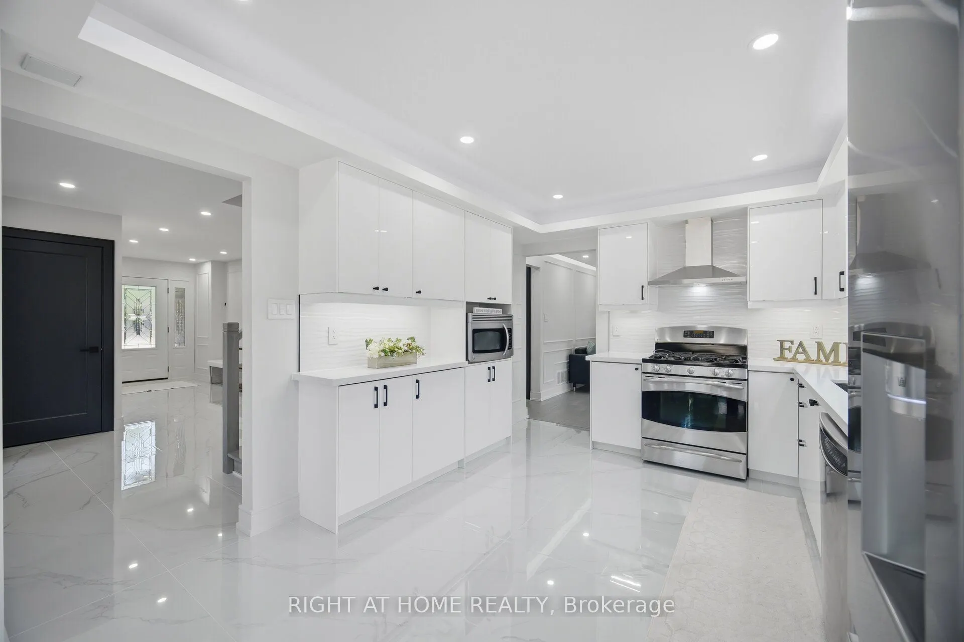 4 Simmons Crescent