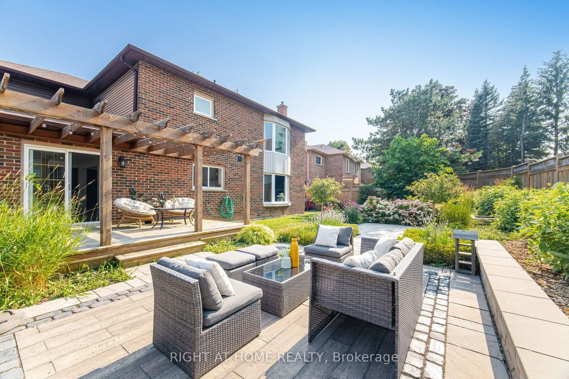 4 Simmons Crescent