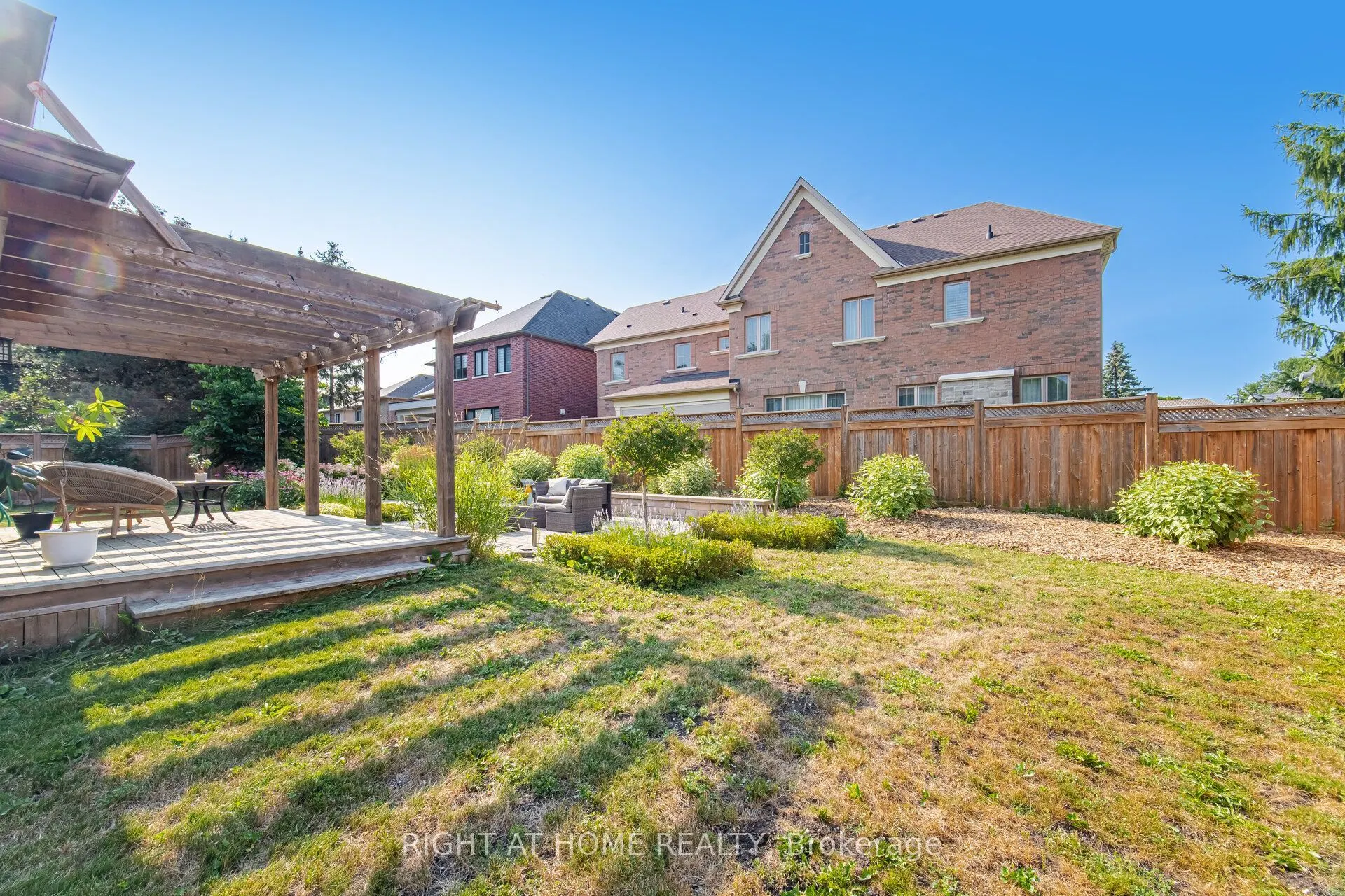 4 Simmons Crescent