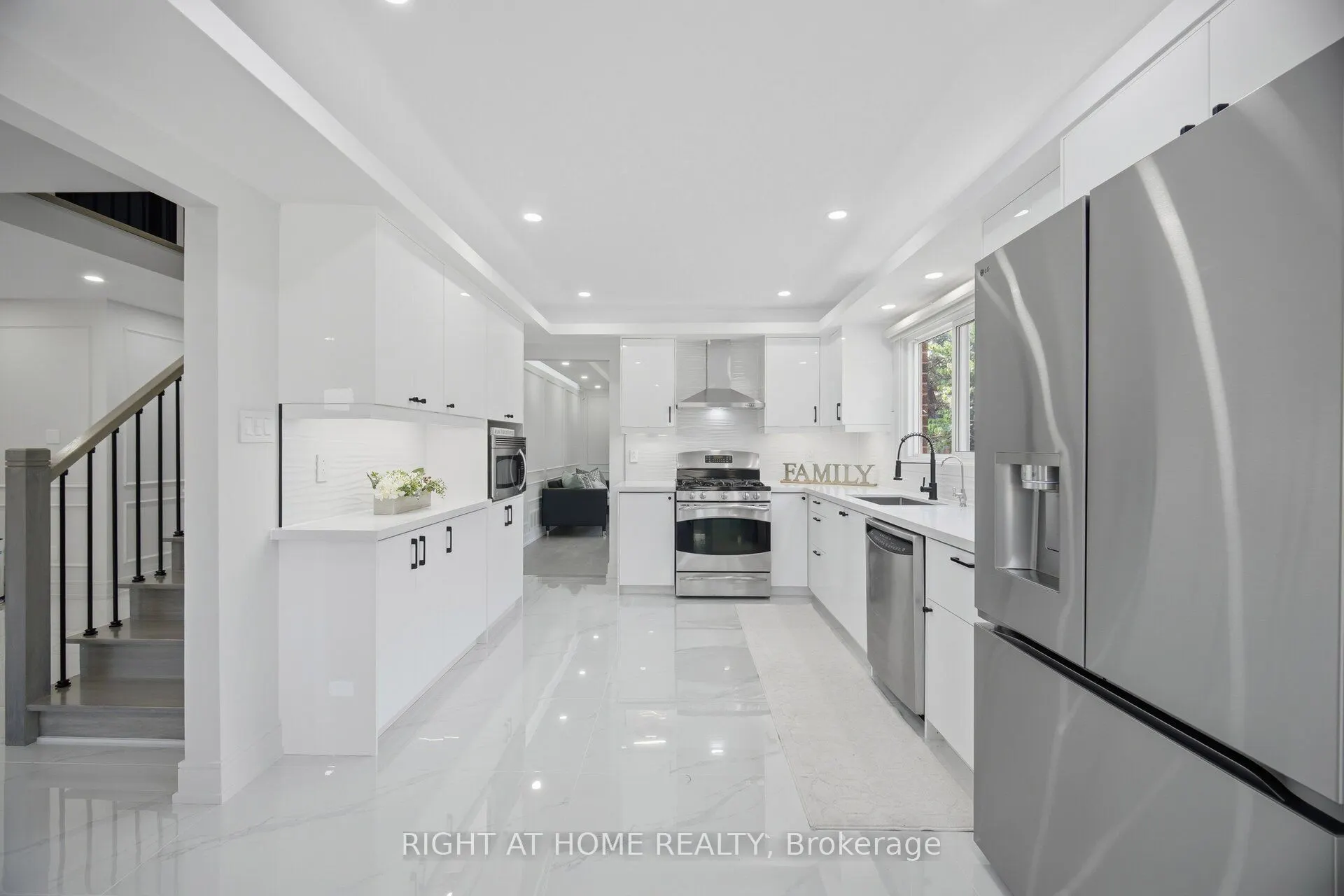 4 Simmons Crescent