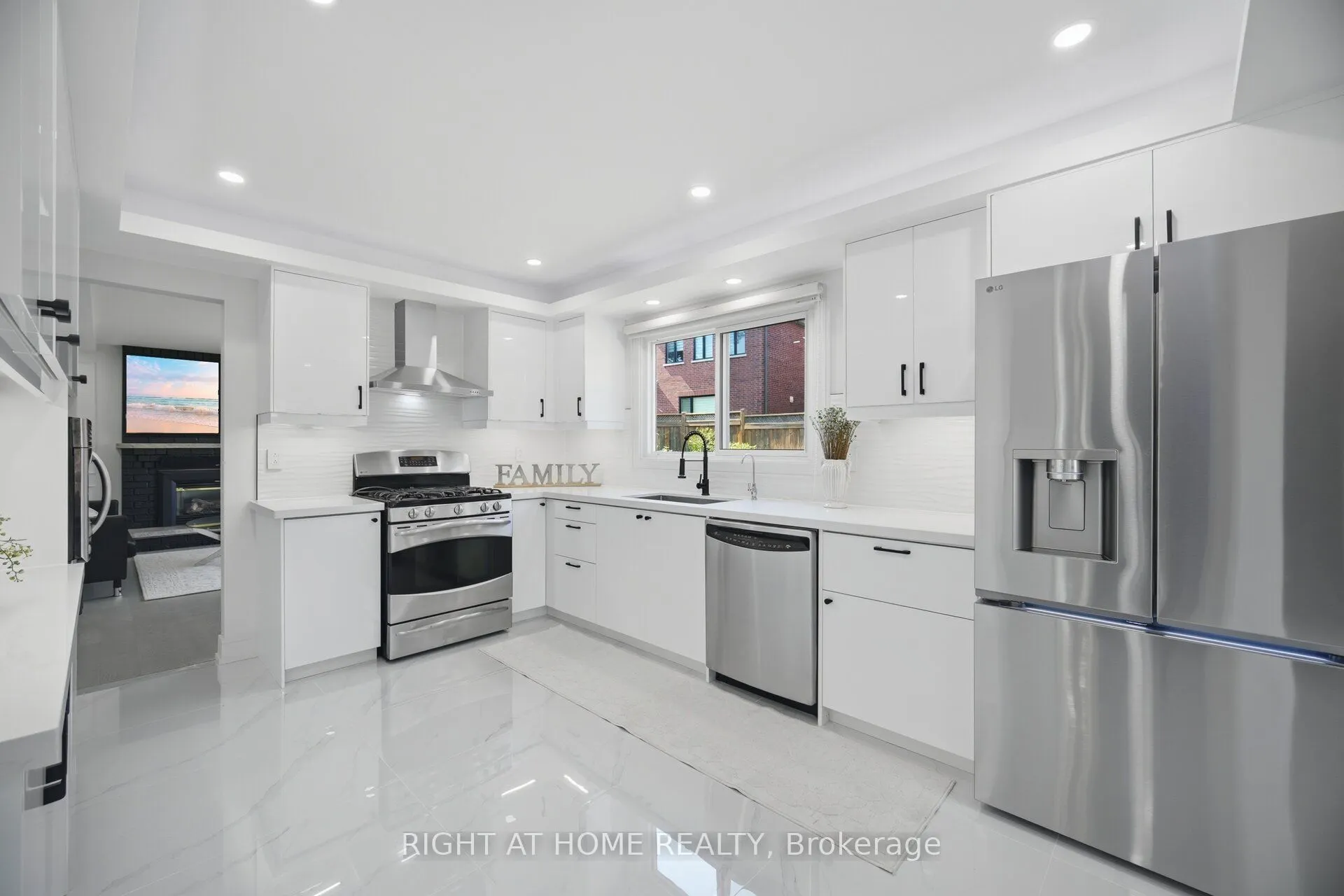 4 Simmons Crescent