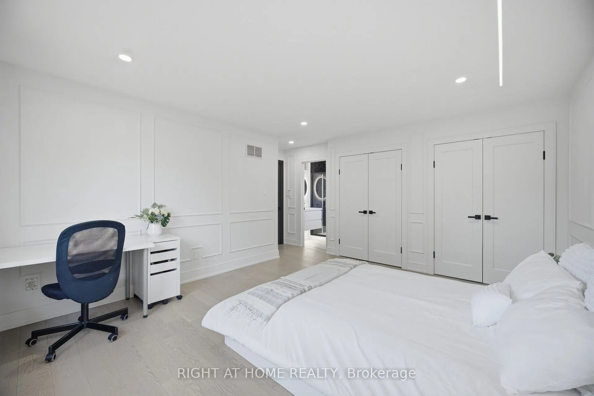 4 Simmons Crescent
