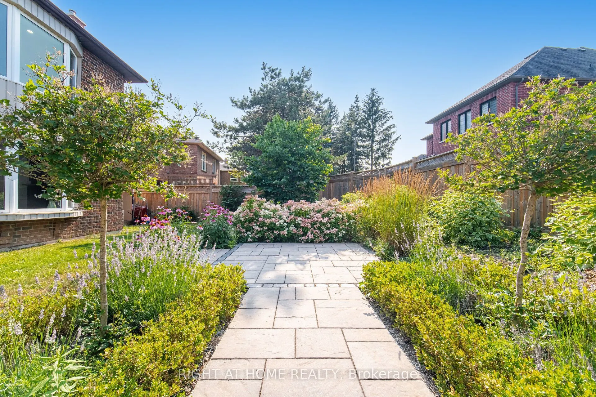 4 Simmons Crescent
