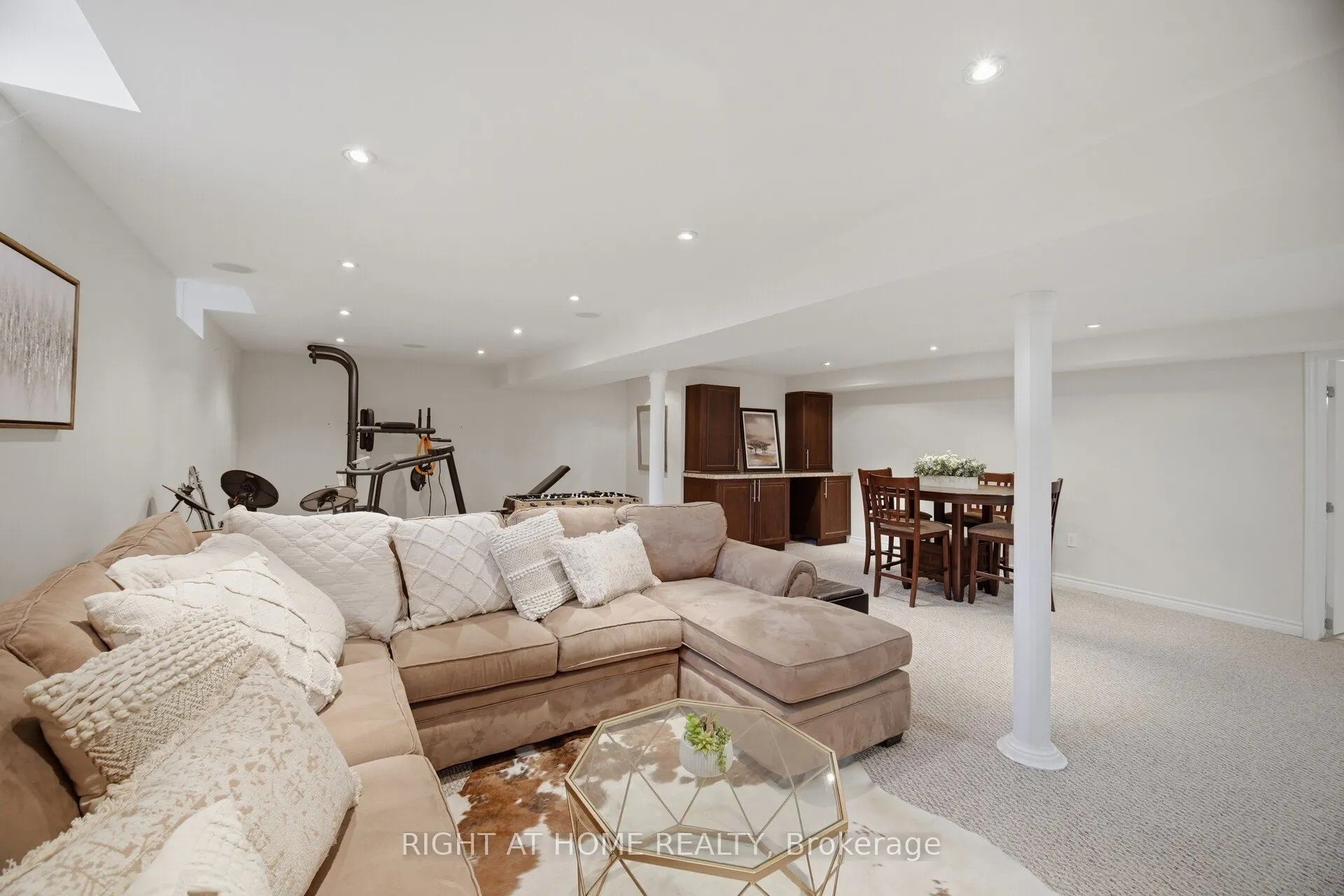 4 Simmons Crescent