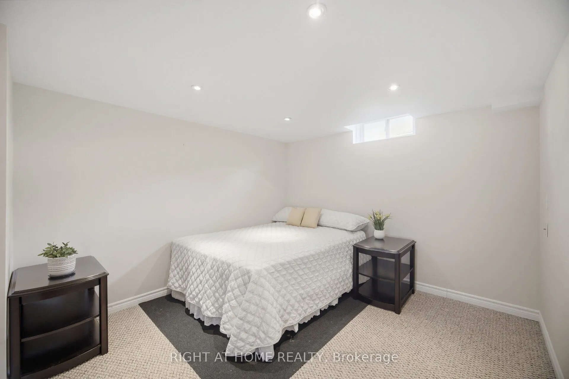 4 Simmons Crescent