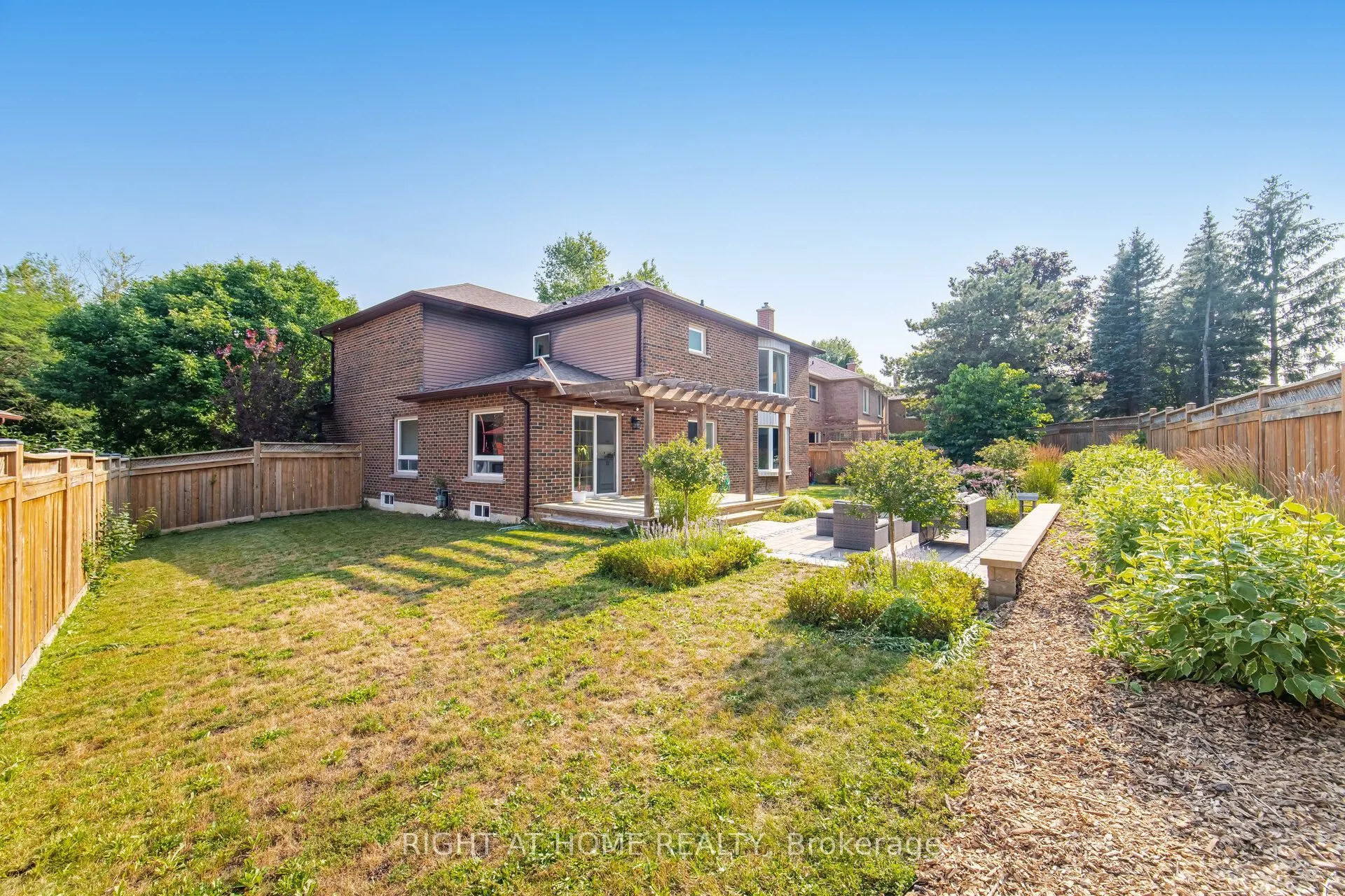 4 Simmons Crescent
