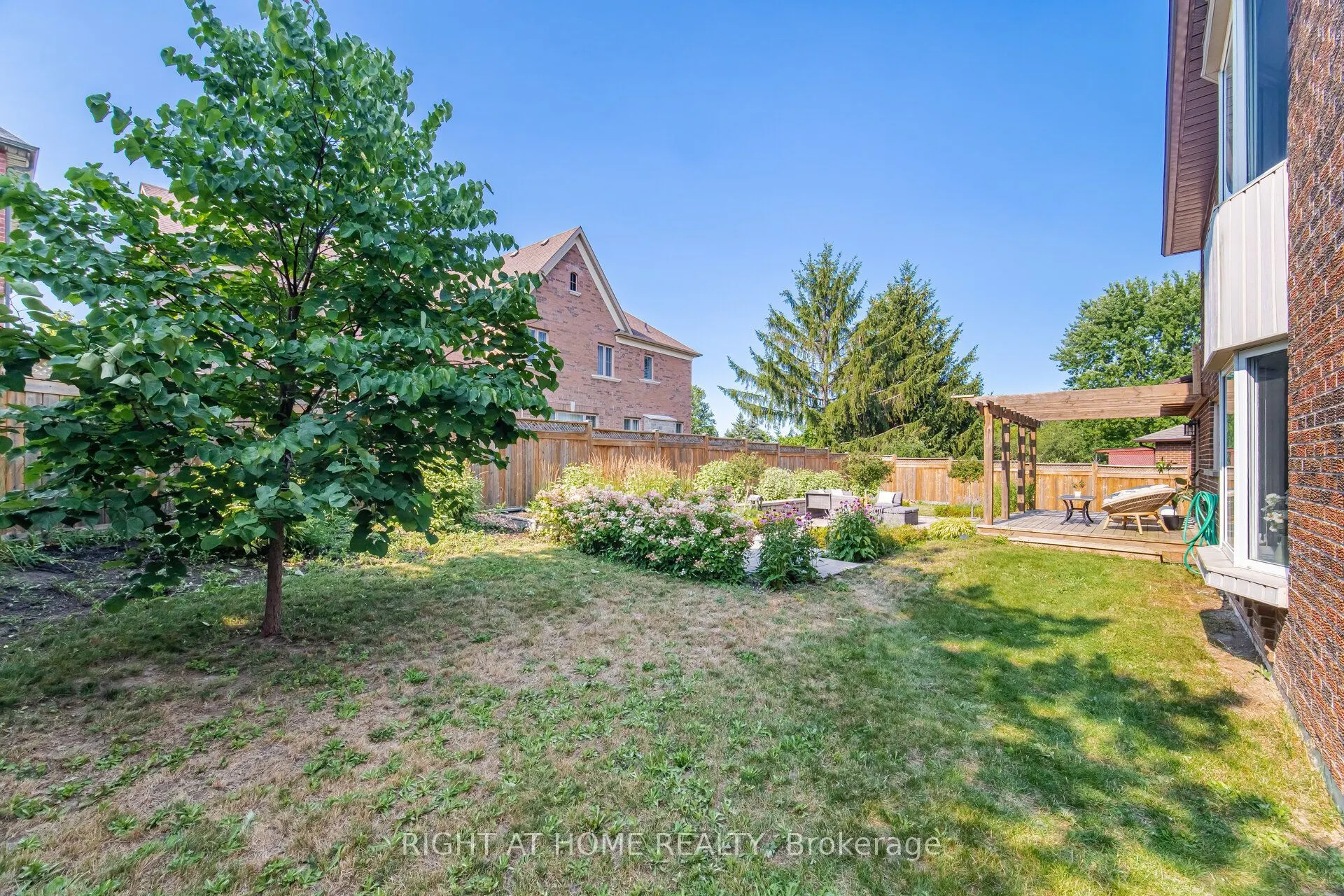 4 Simmons Crescent