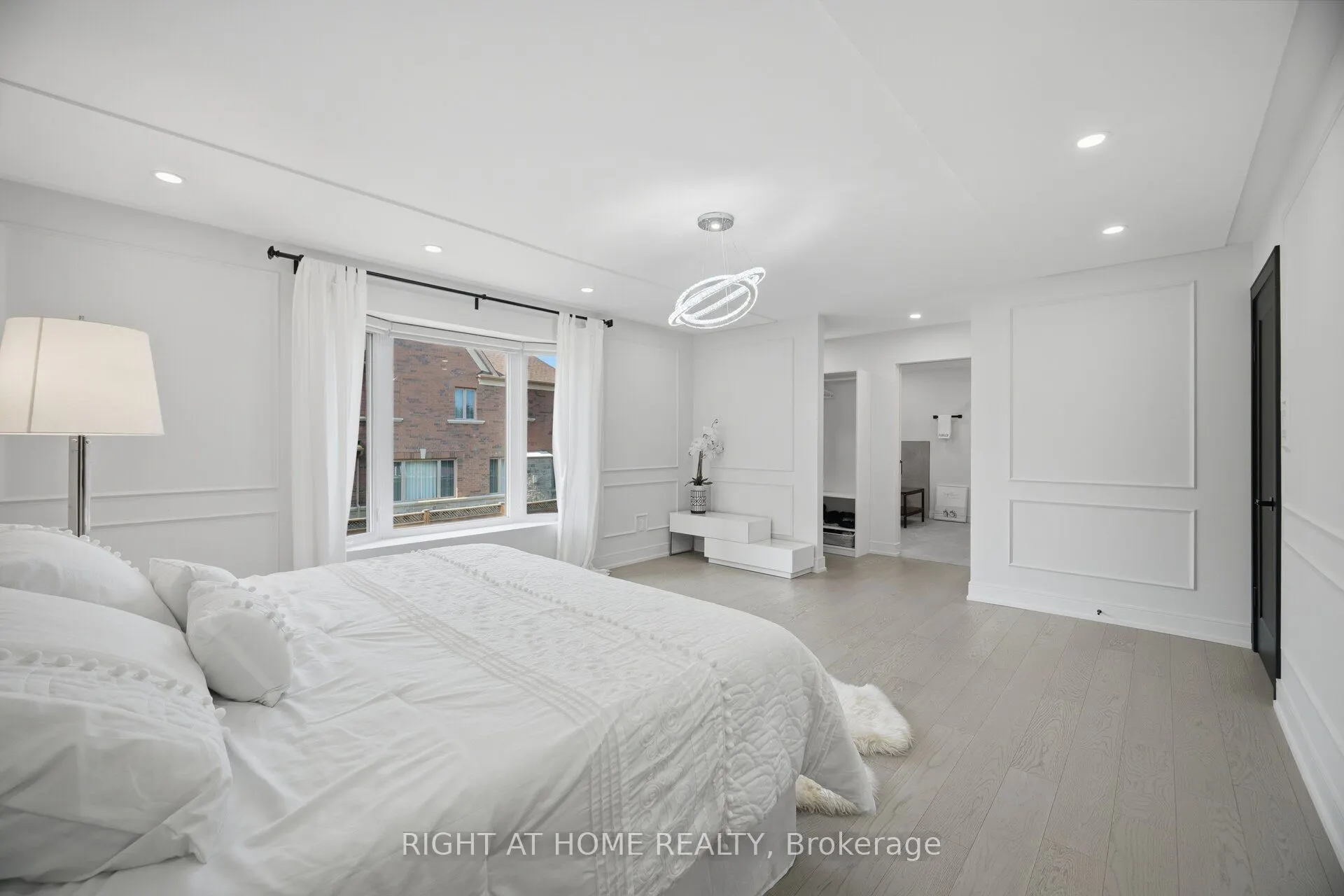 4 Simmons Crescent