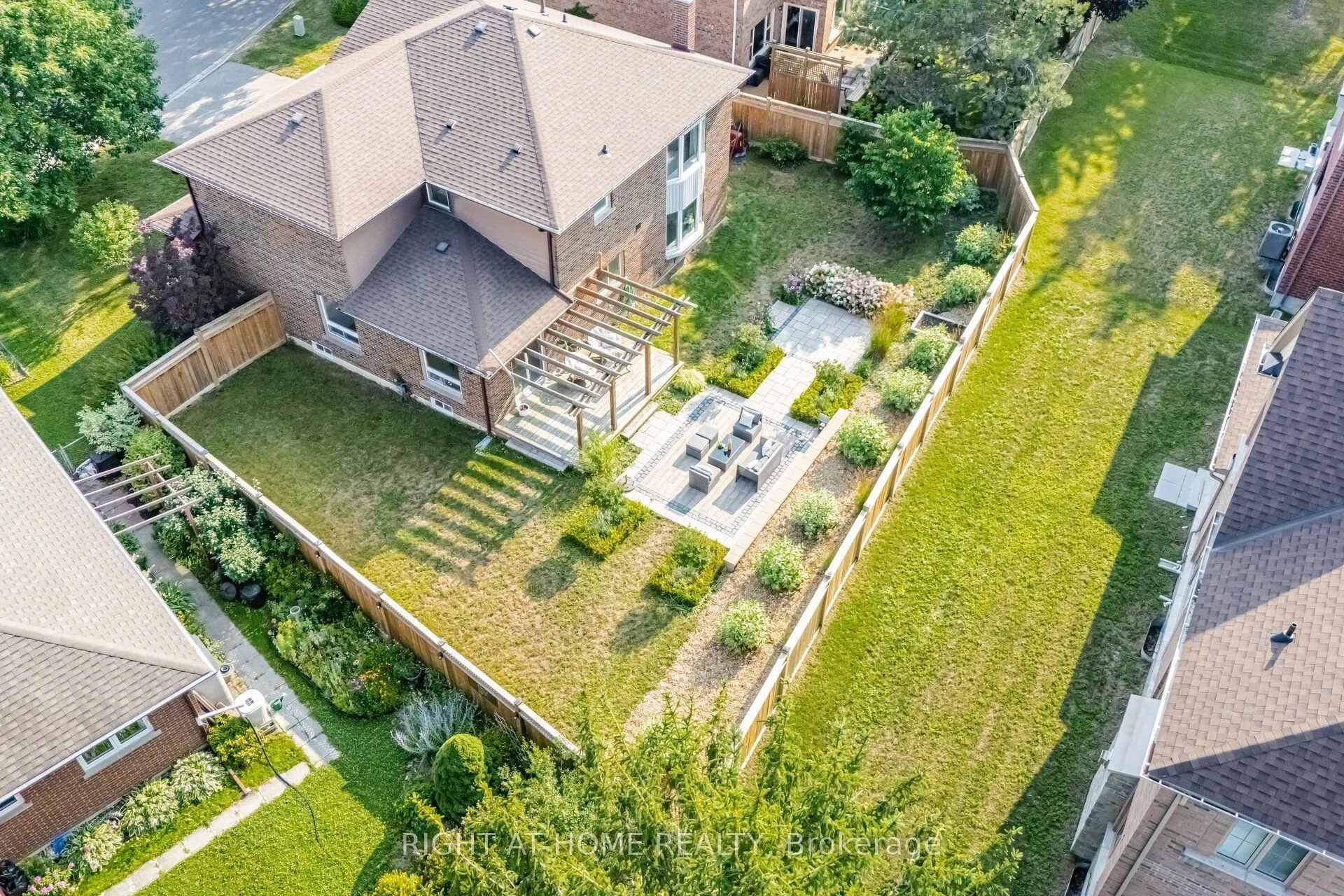 4 Simmons Crescent