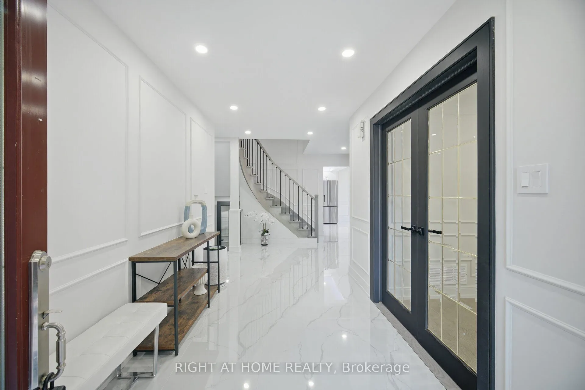 4 Simmons Crescent