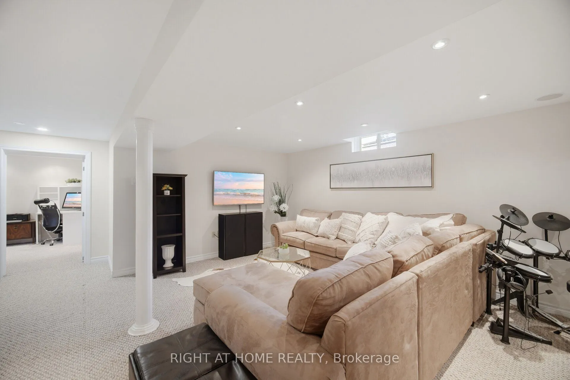 4 Simmons Crescent