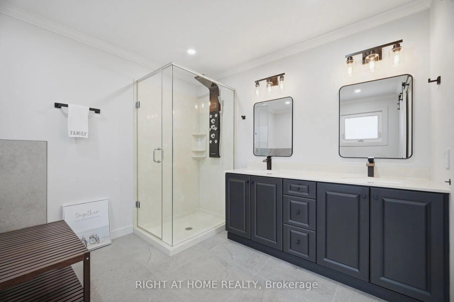 4 Simmons Crescent
