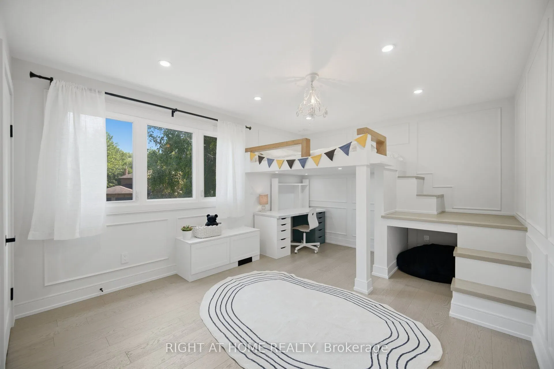 4 Simmons Crescent