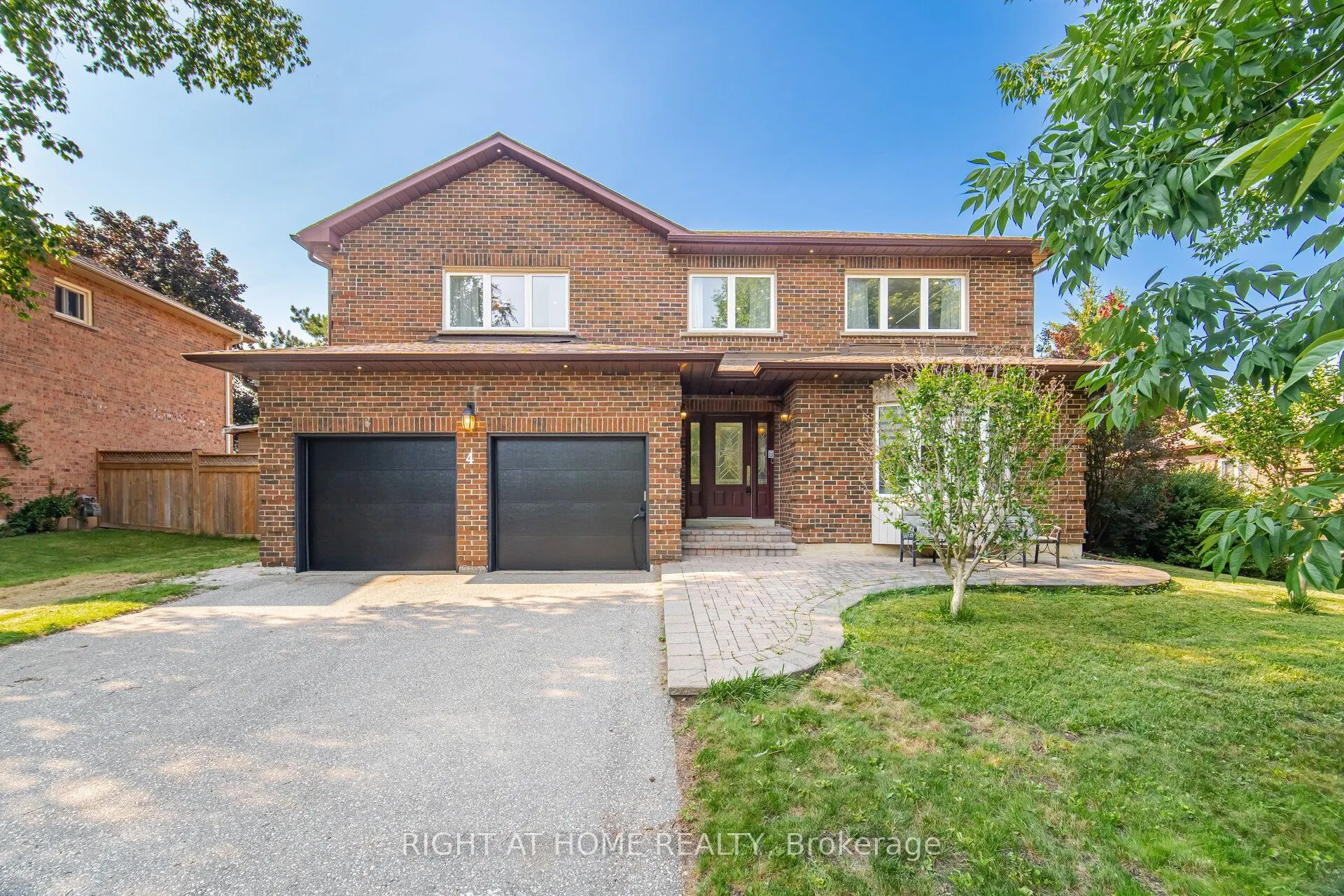 4 Simmons Crescent