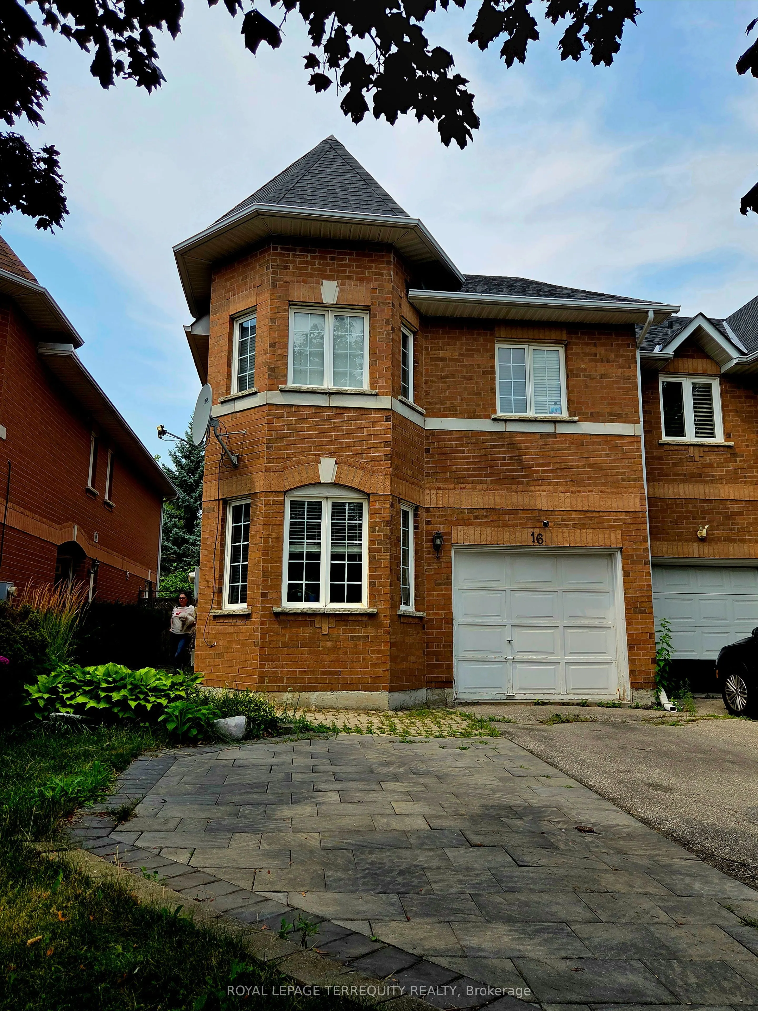 16 Royal Chapin Crescent #Bsmt