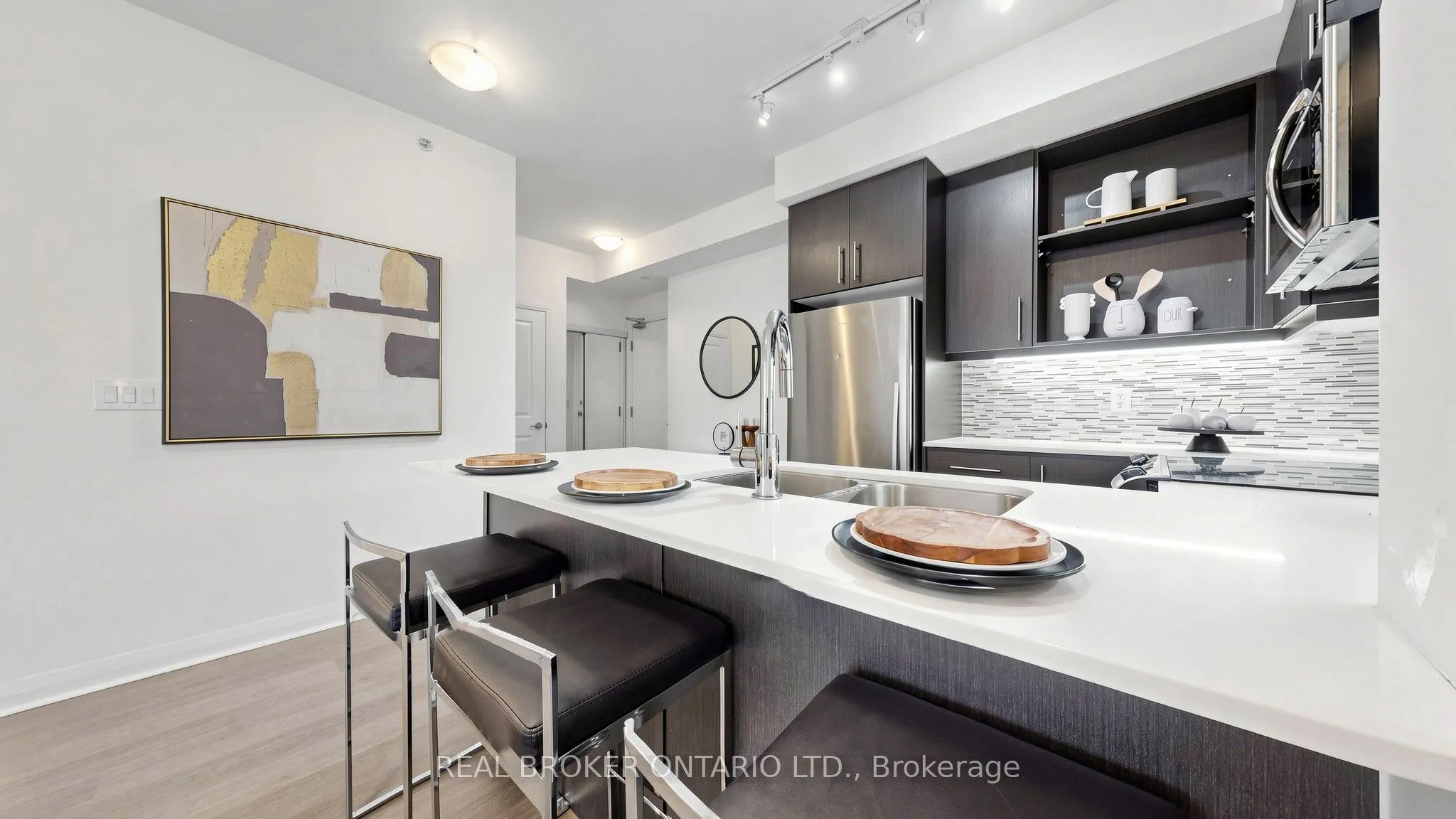 55 Oneida Crescent #801