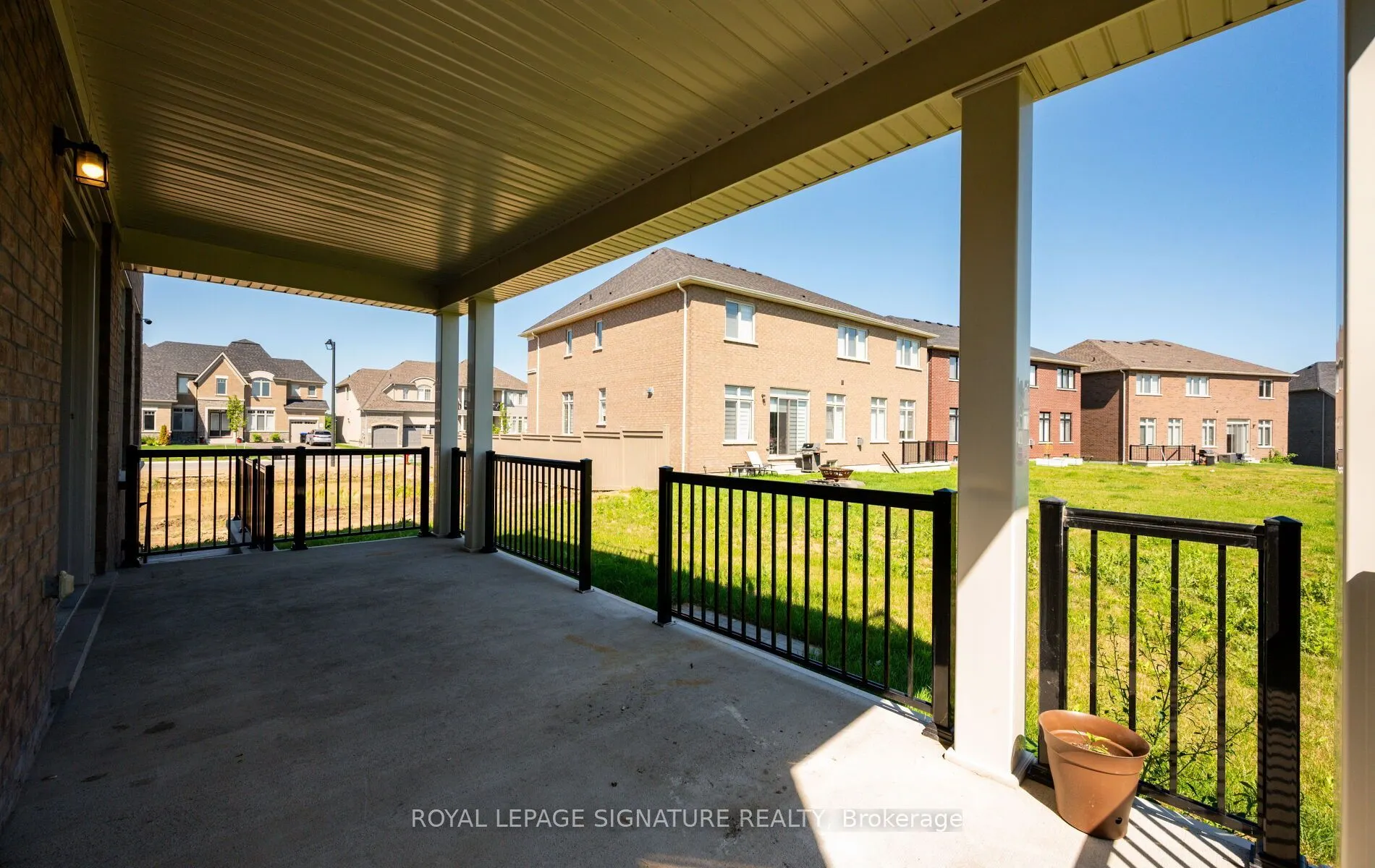 8 Mayflower Gardens