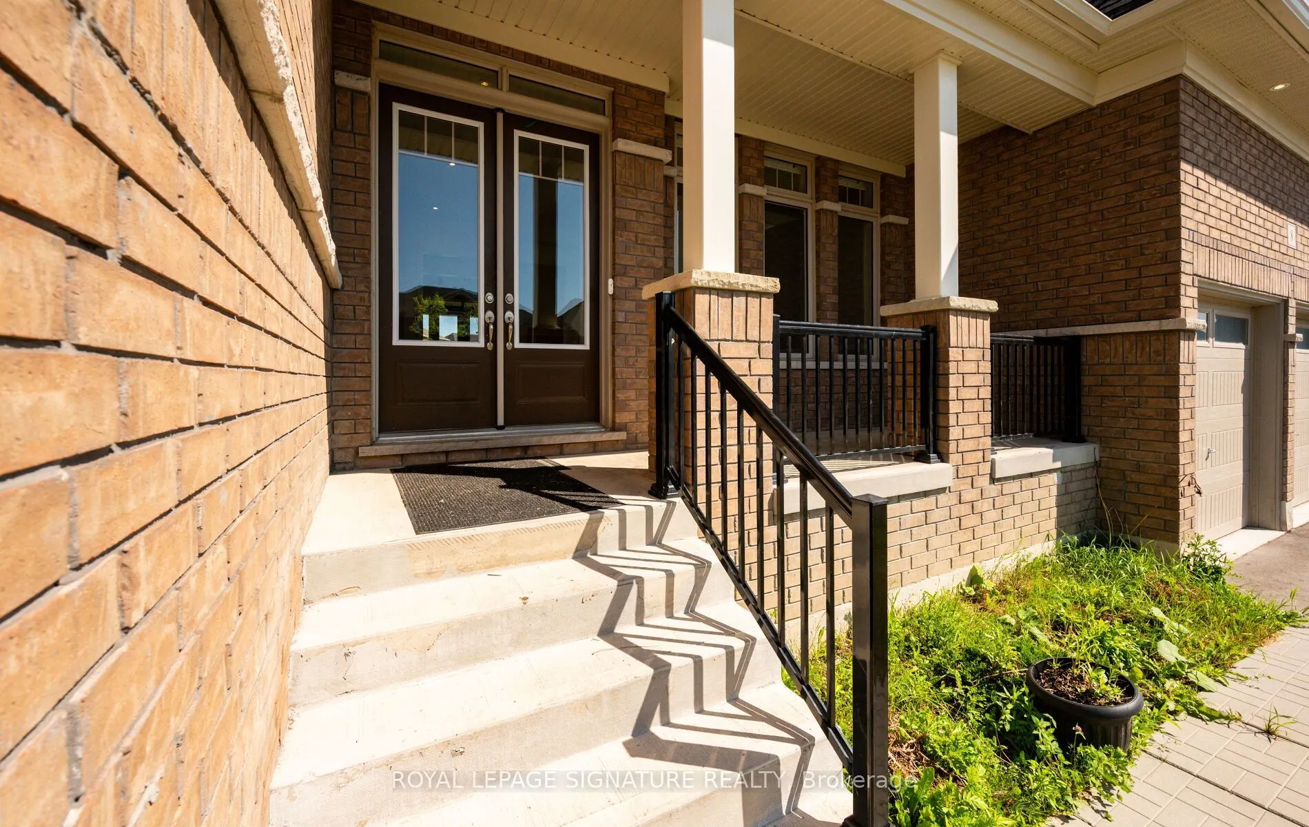 8 Mayflower Gardens