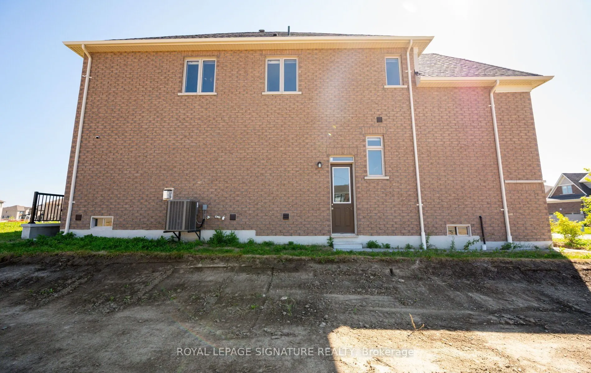 8 Mayflower Gardens