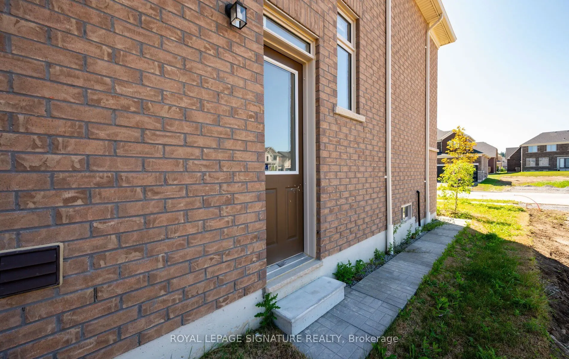8 Mayflower Gardens