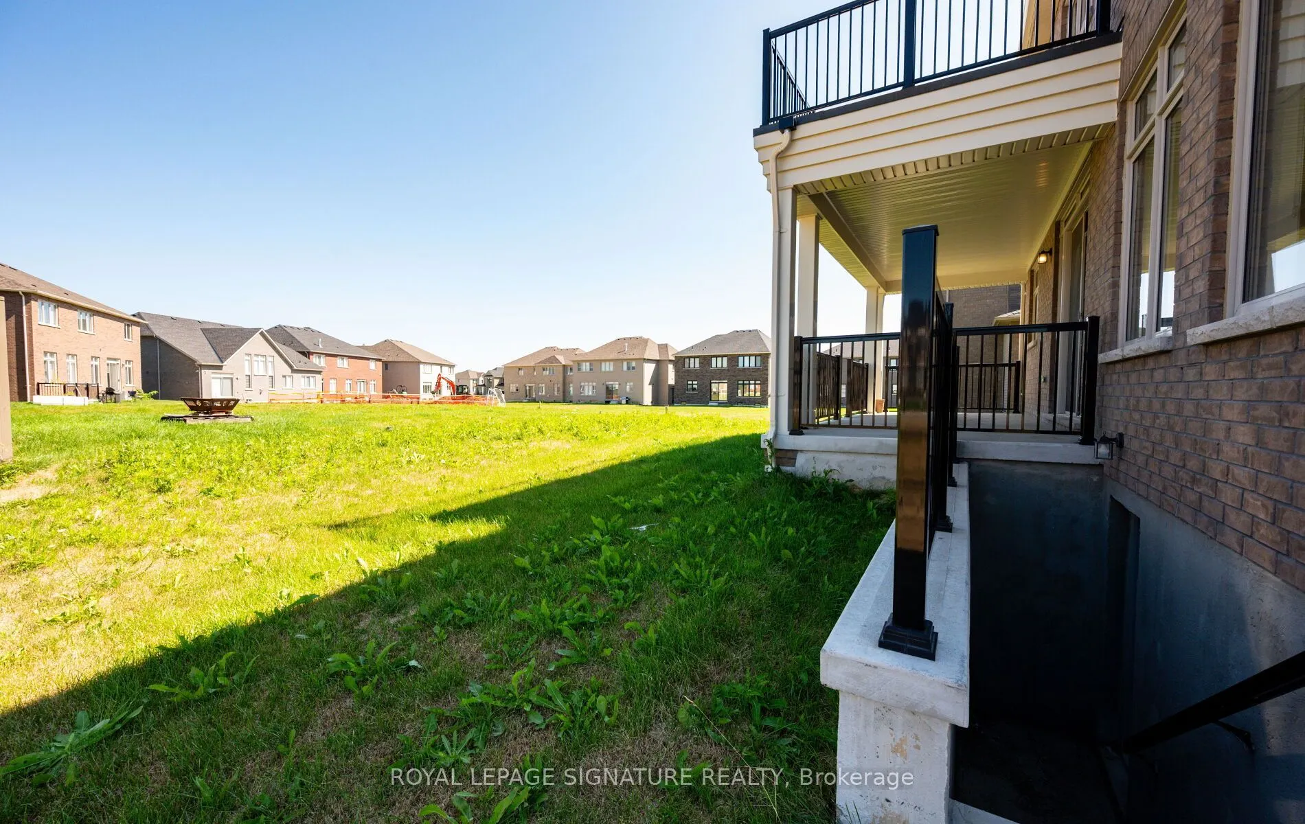 8 Mayflower Gardens