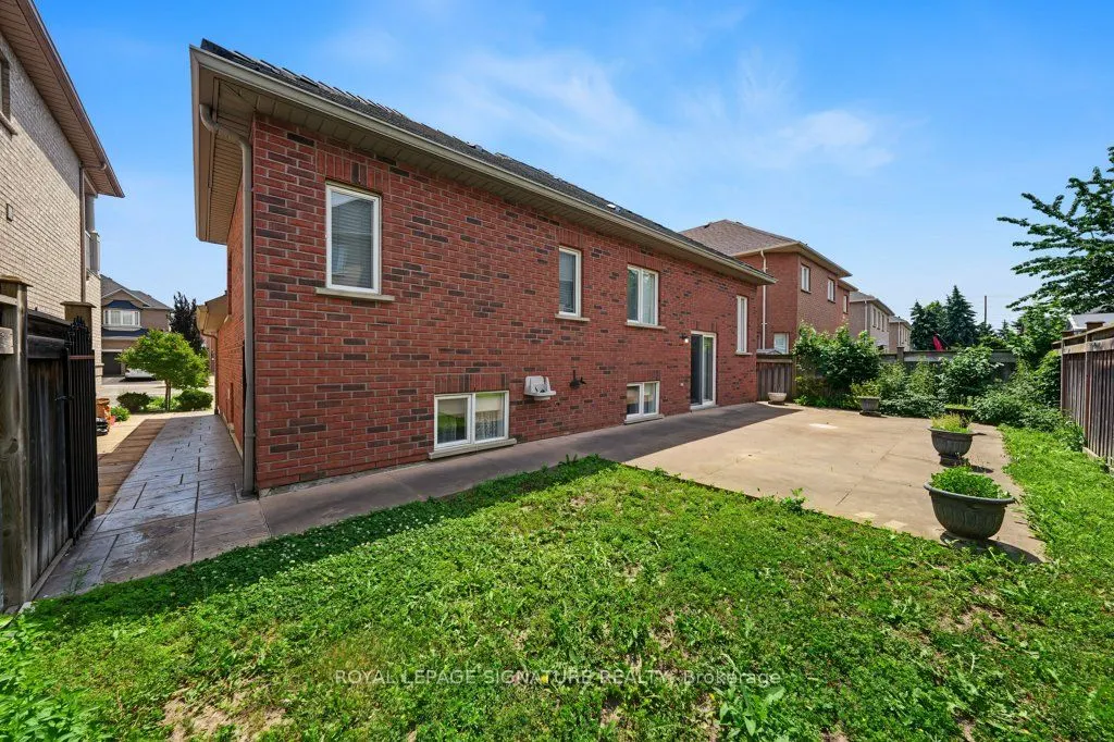 26 Saint Clare Boulevard