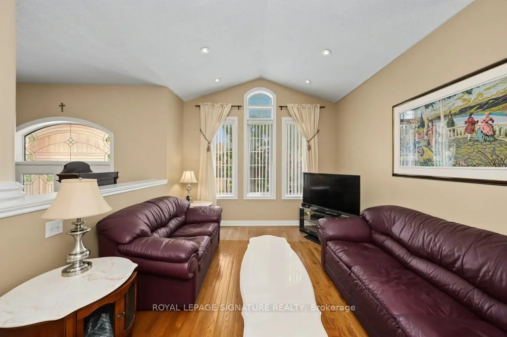 26 Saint Clare Boulevard