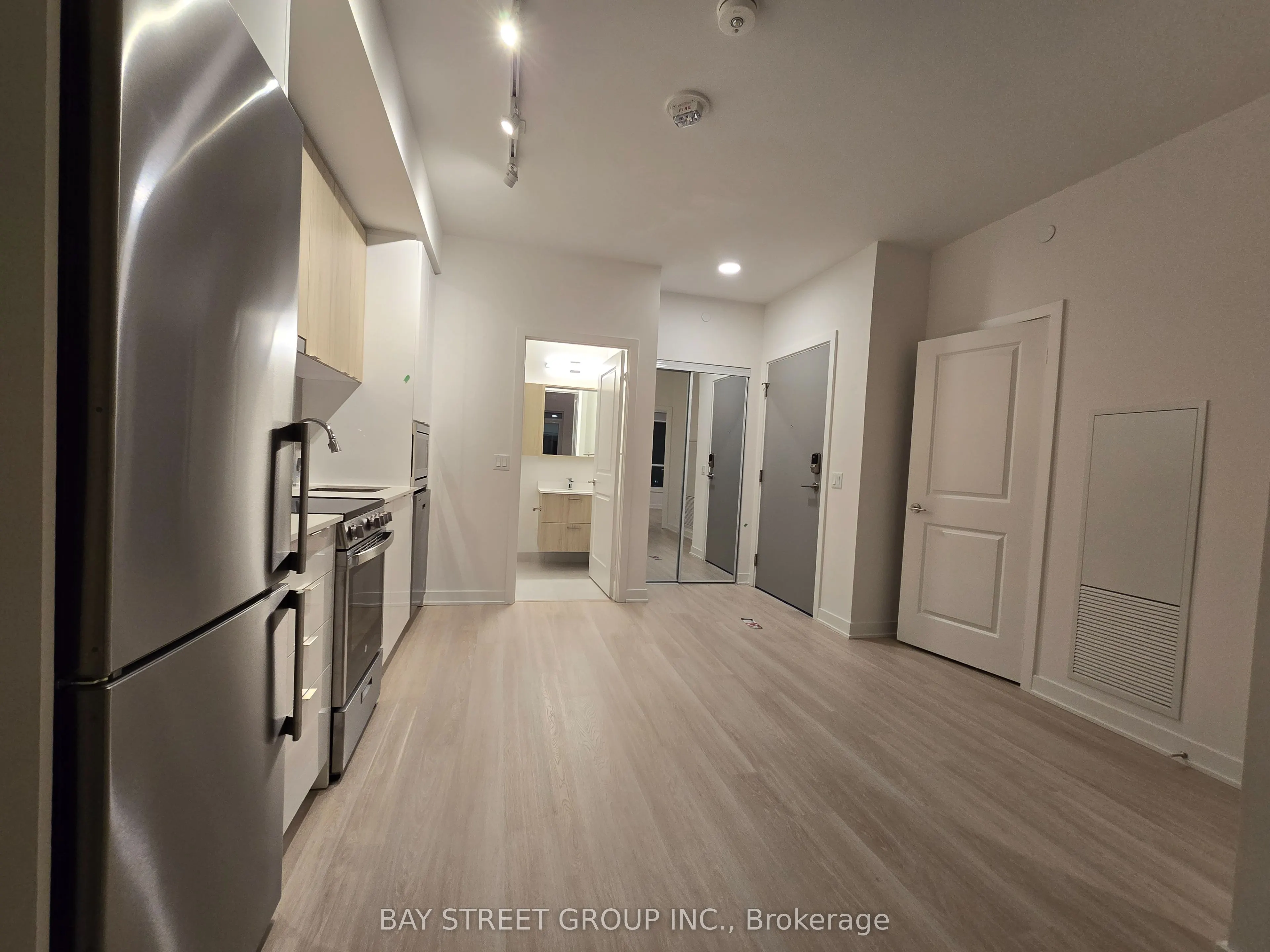 50 Upper Mall Way #1806B