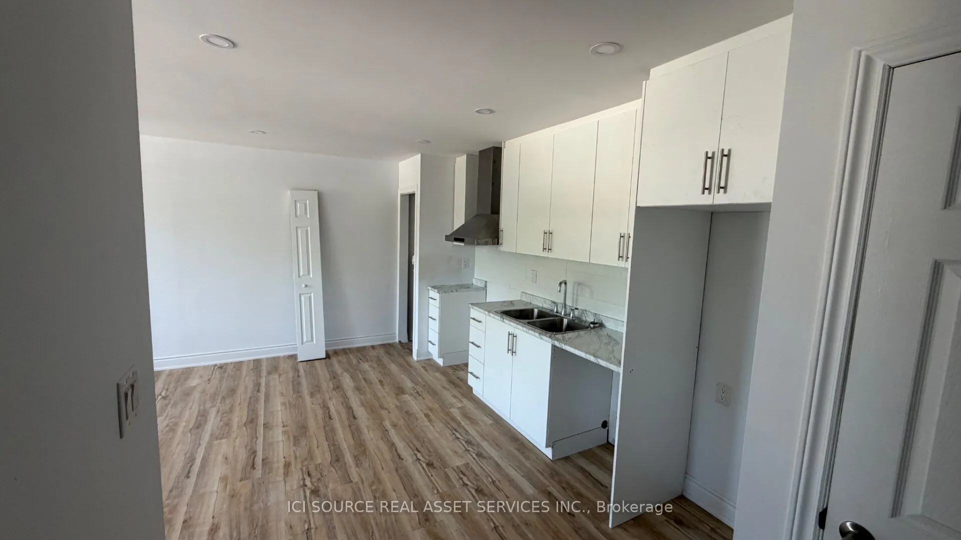 2 Queen Street S #6