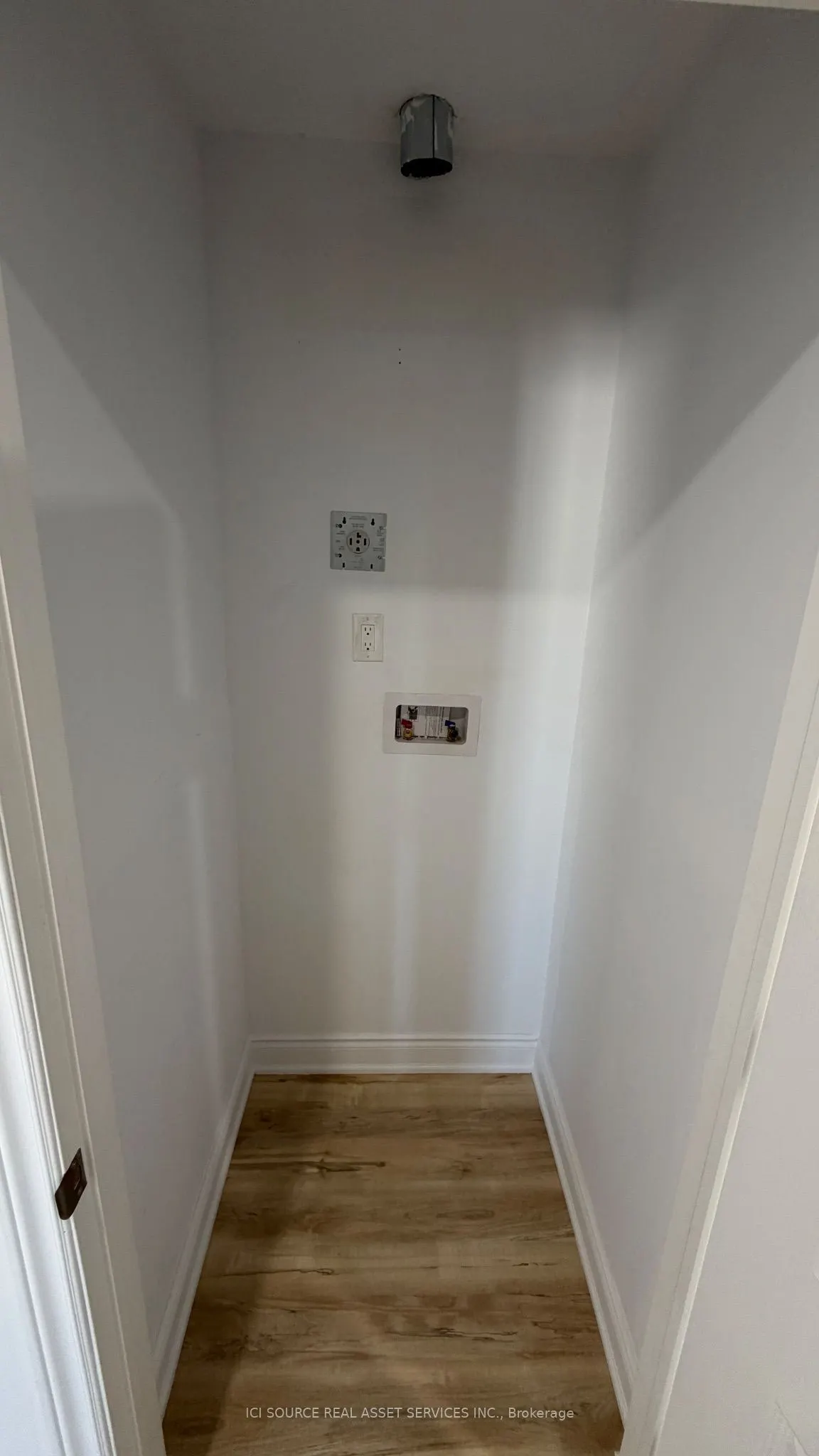2 Queen Street S #6