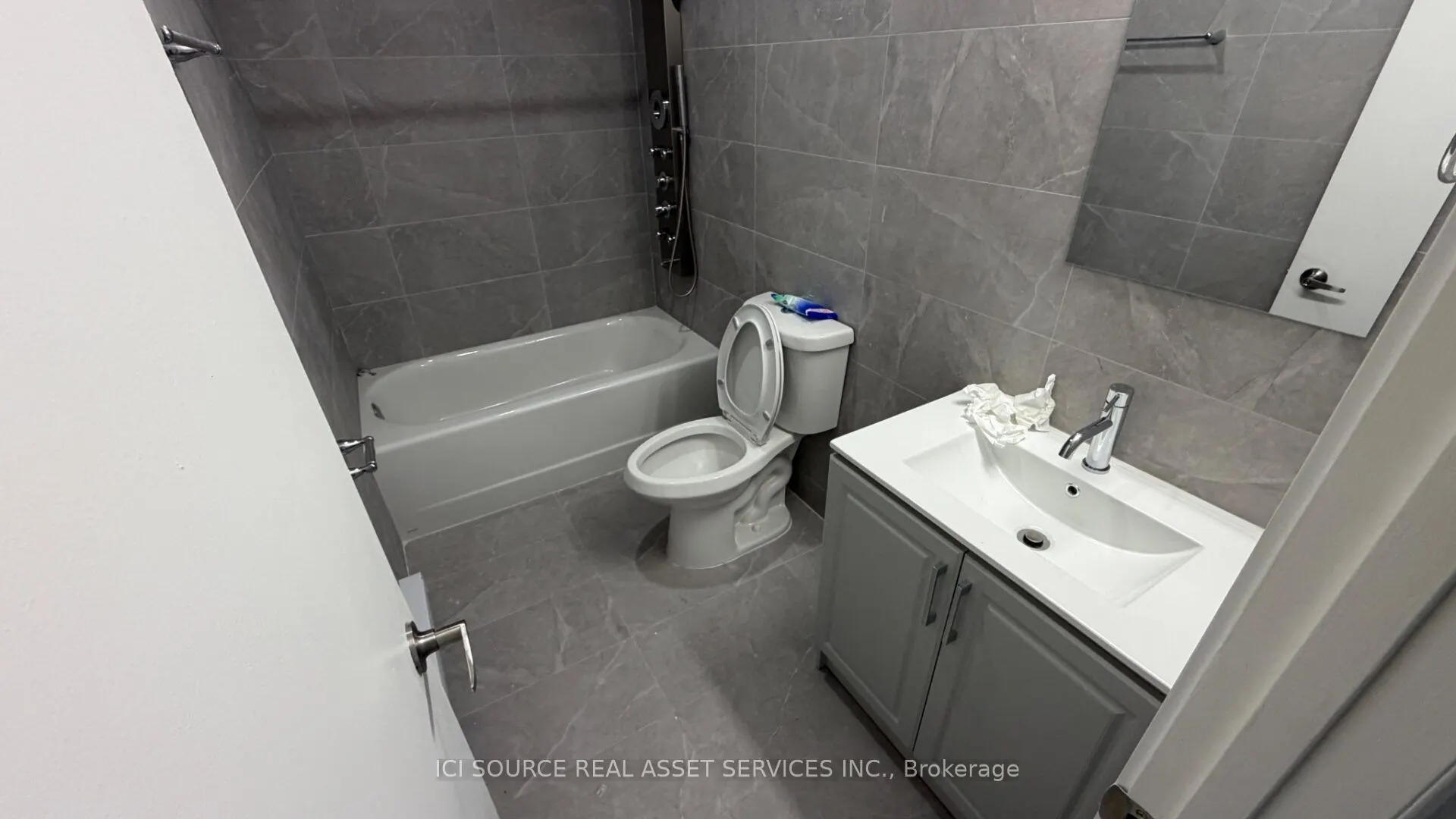 2 Queen Street S #6