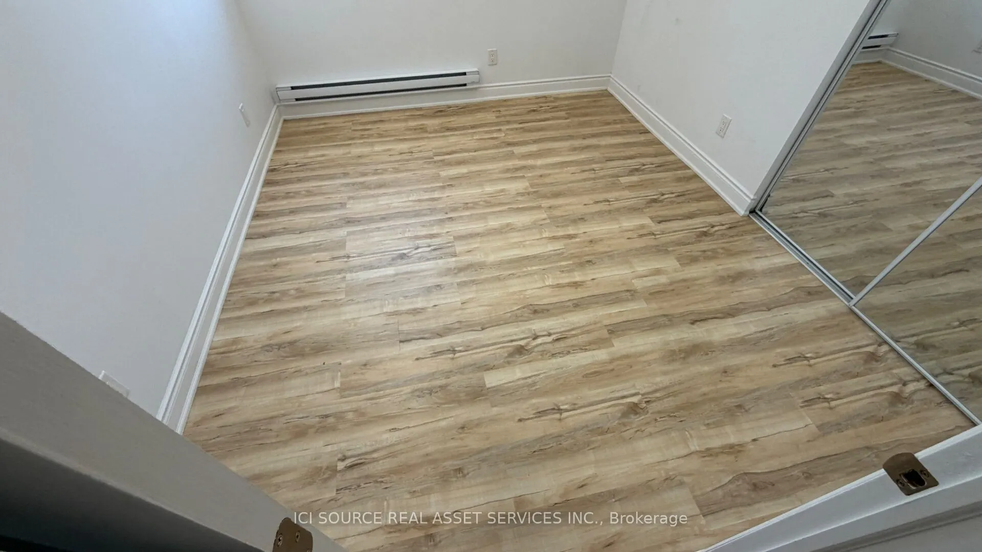 2 Queen Street S #6