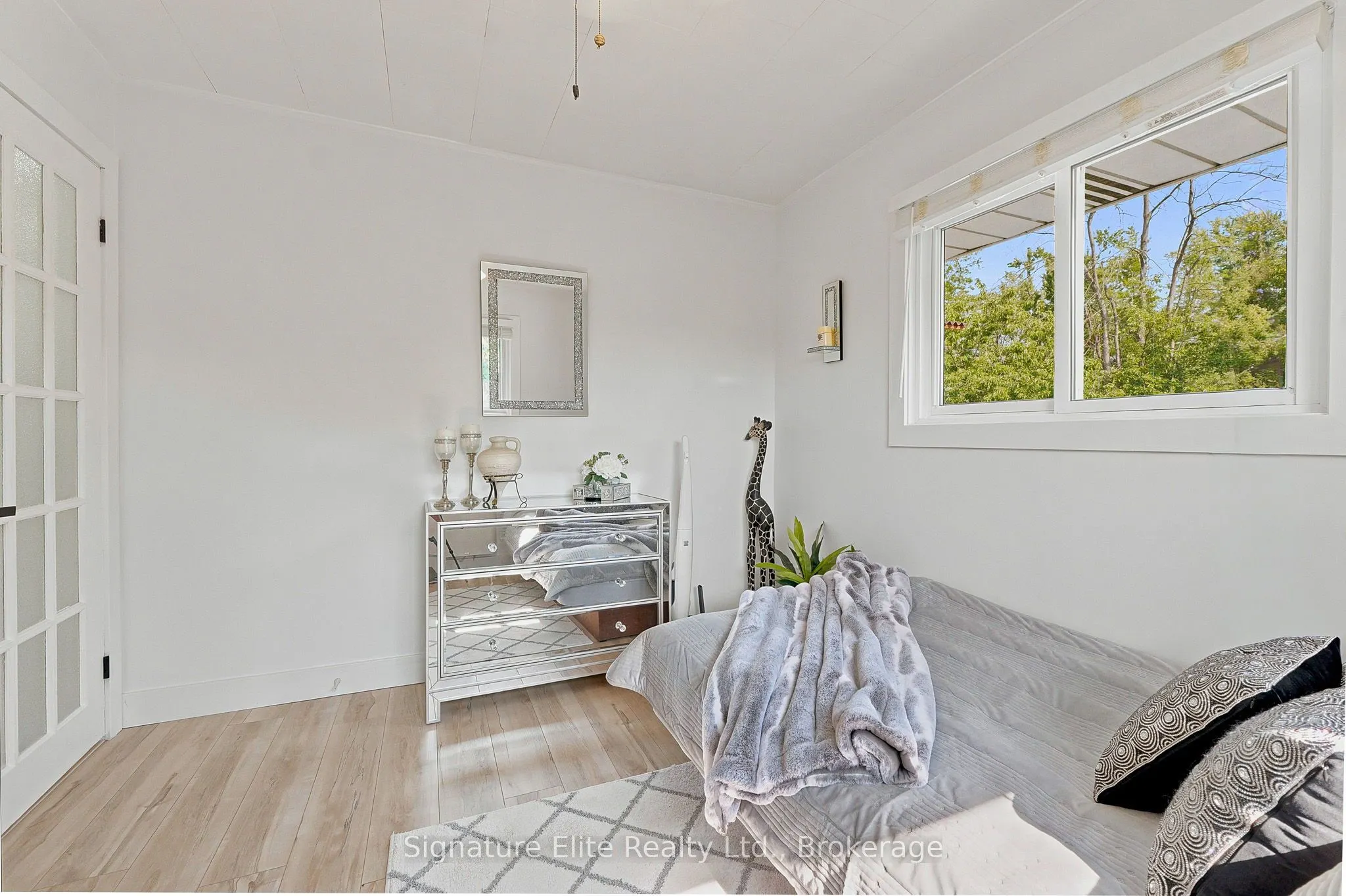 1129 Lindy Lane