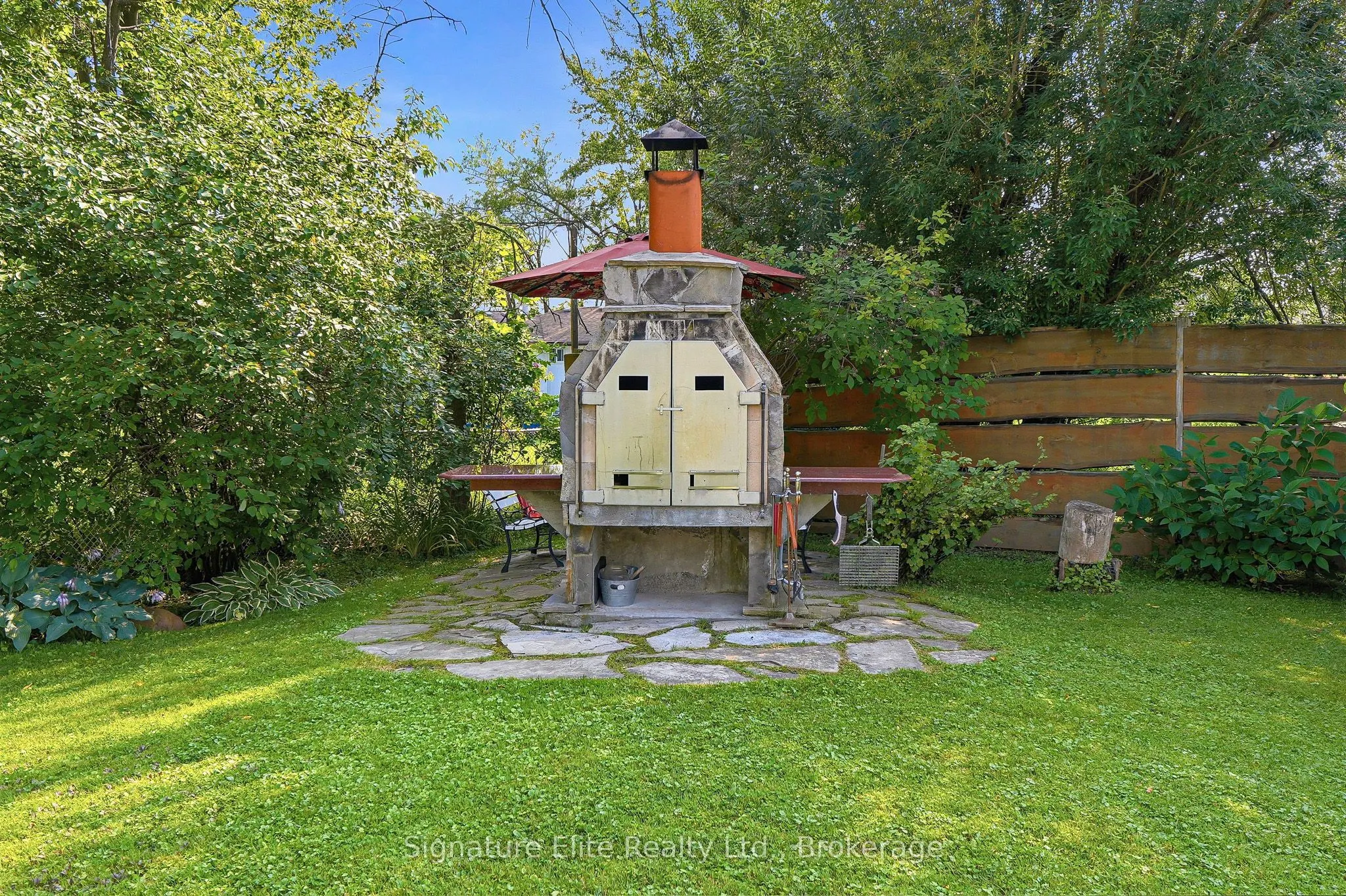 1129 Lindy Lane