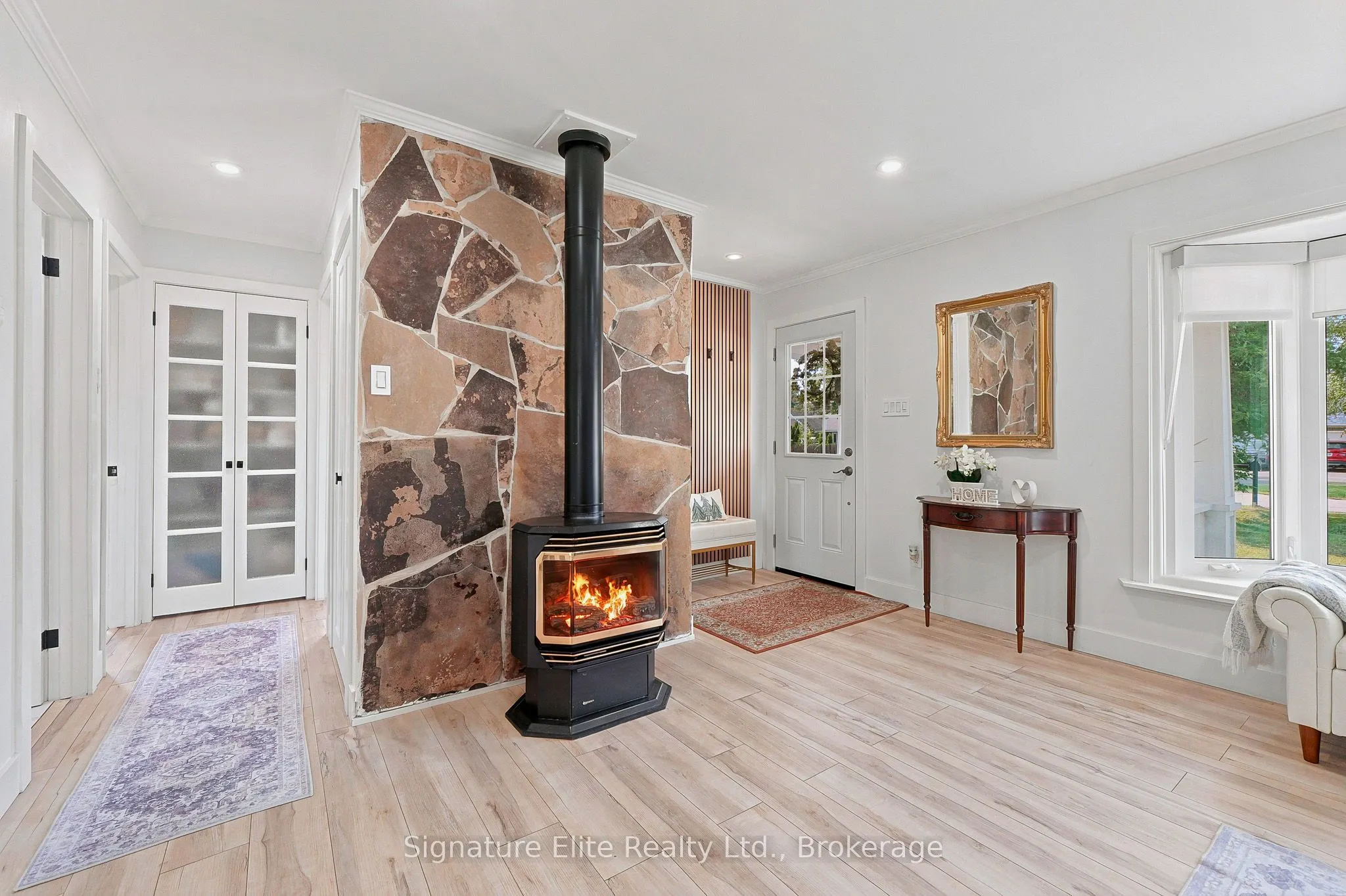 1129 Lindy Lane