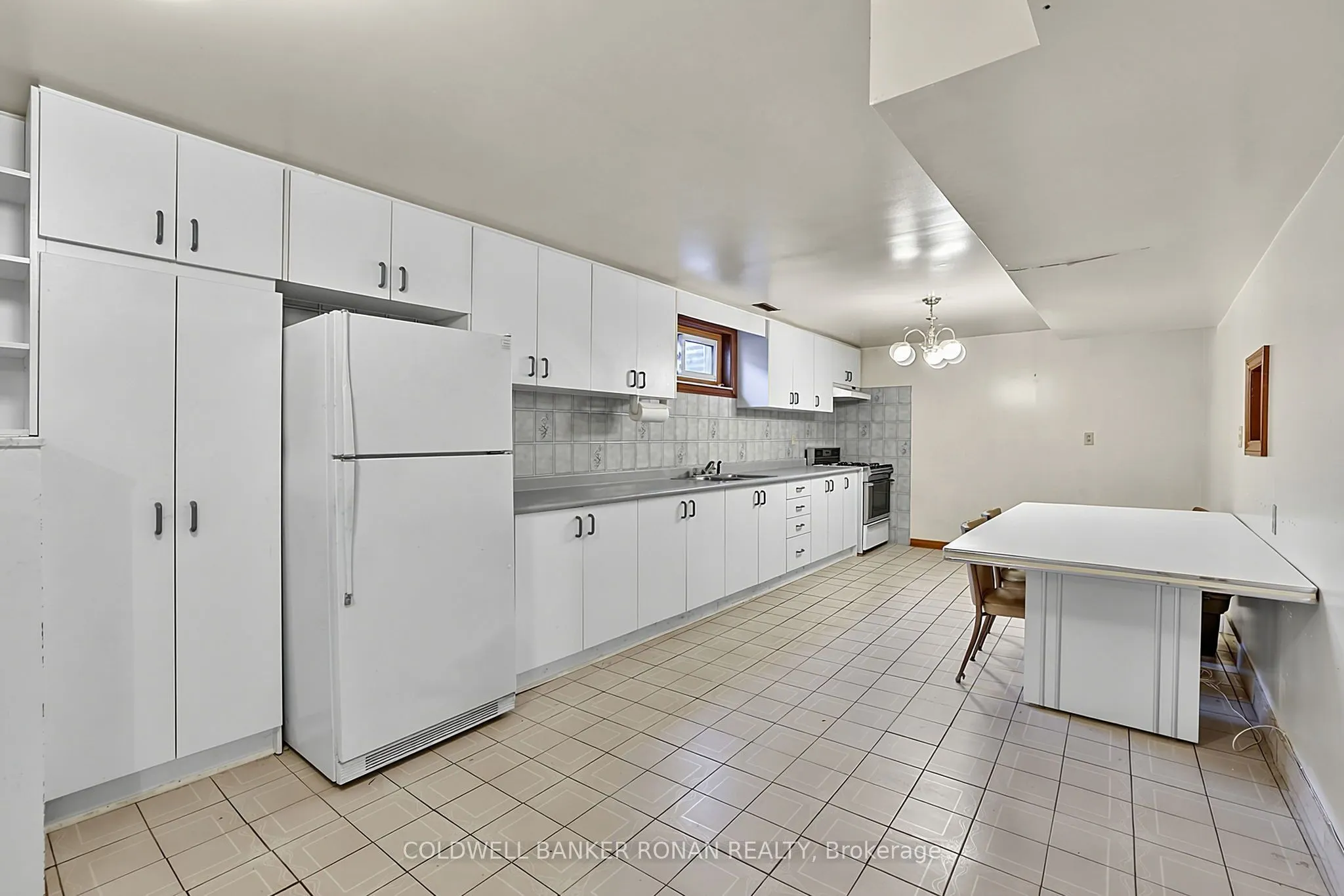 33 Marevan Place
