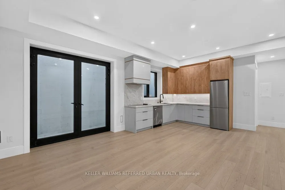 11 Knowles Crescent