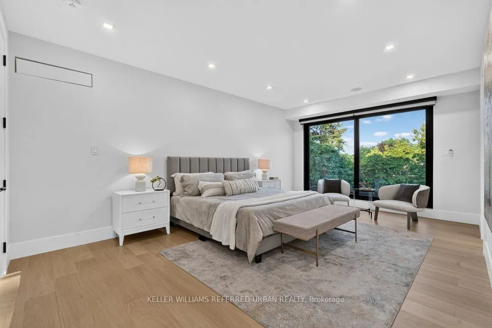 11 Knowles Crescent