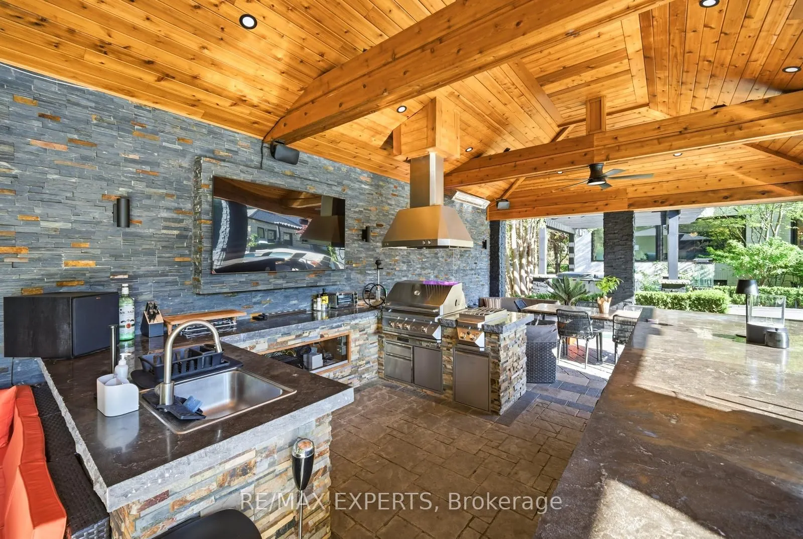 82 Westwood Lane