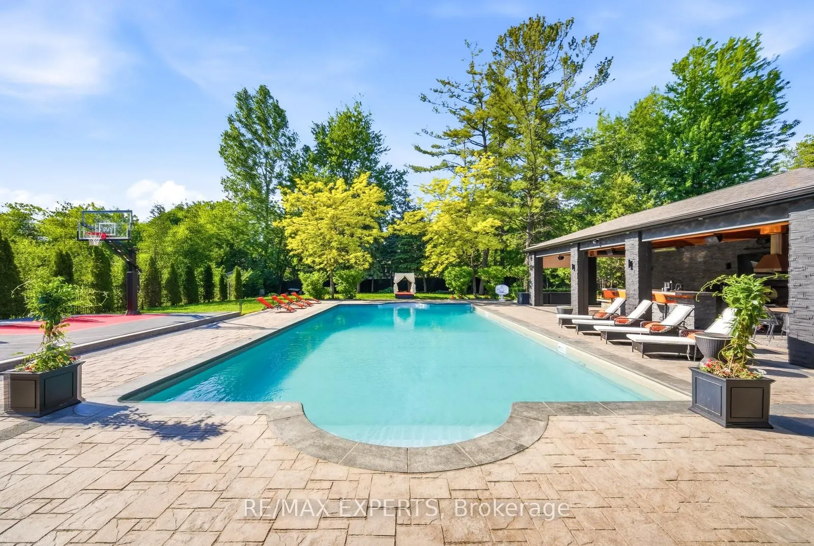 82 Westwood Lane