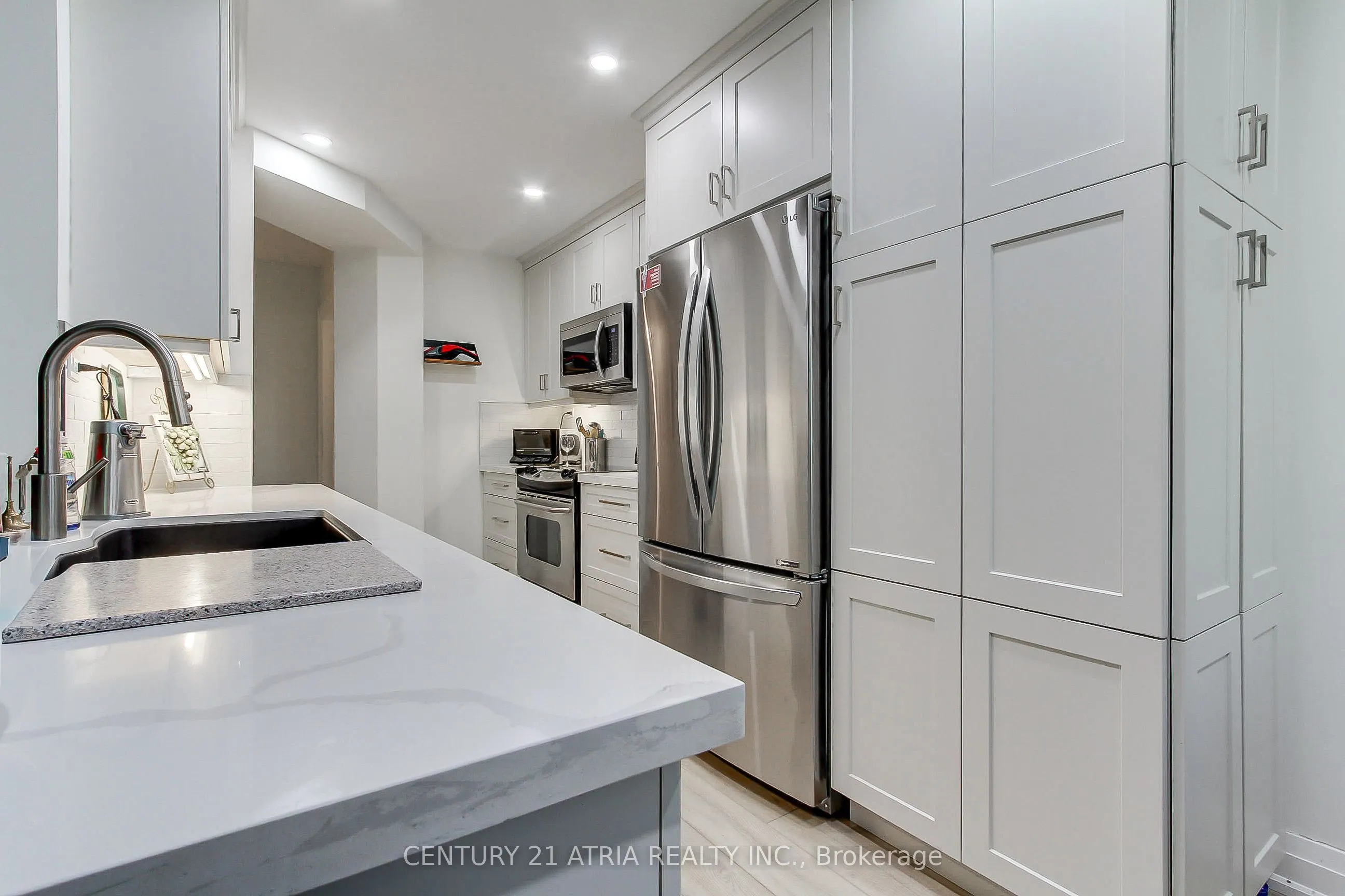 27 Anderson Place #11