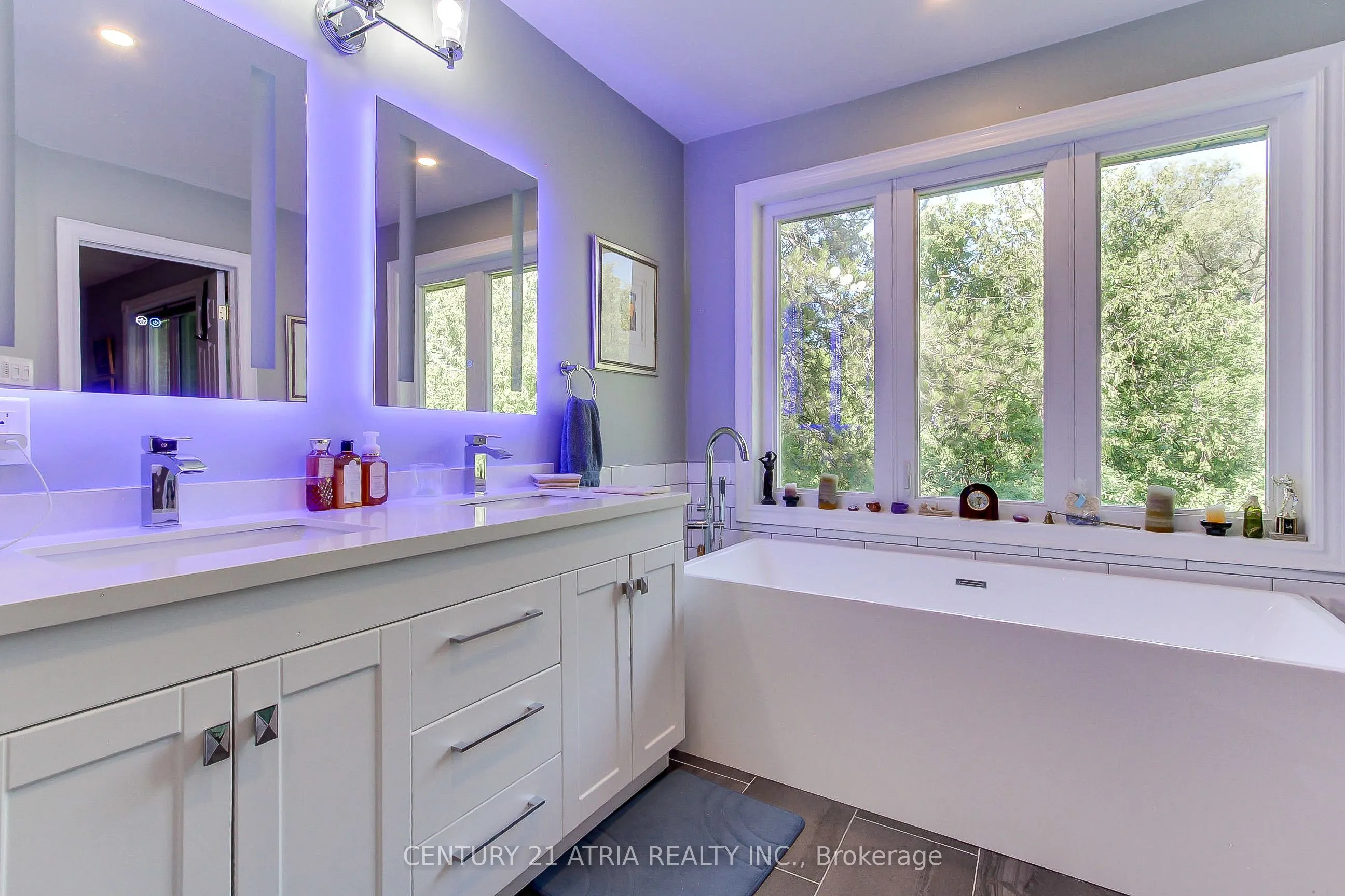 27 Anderson Place #11