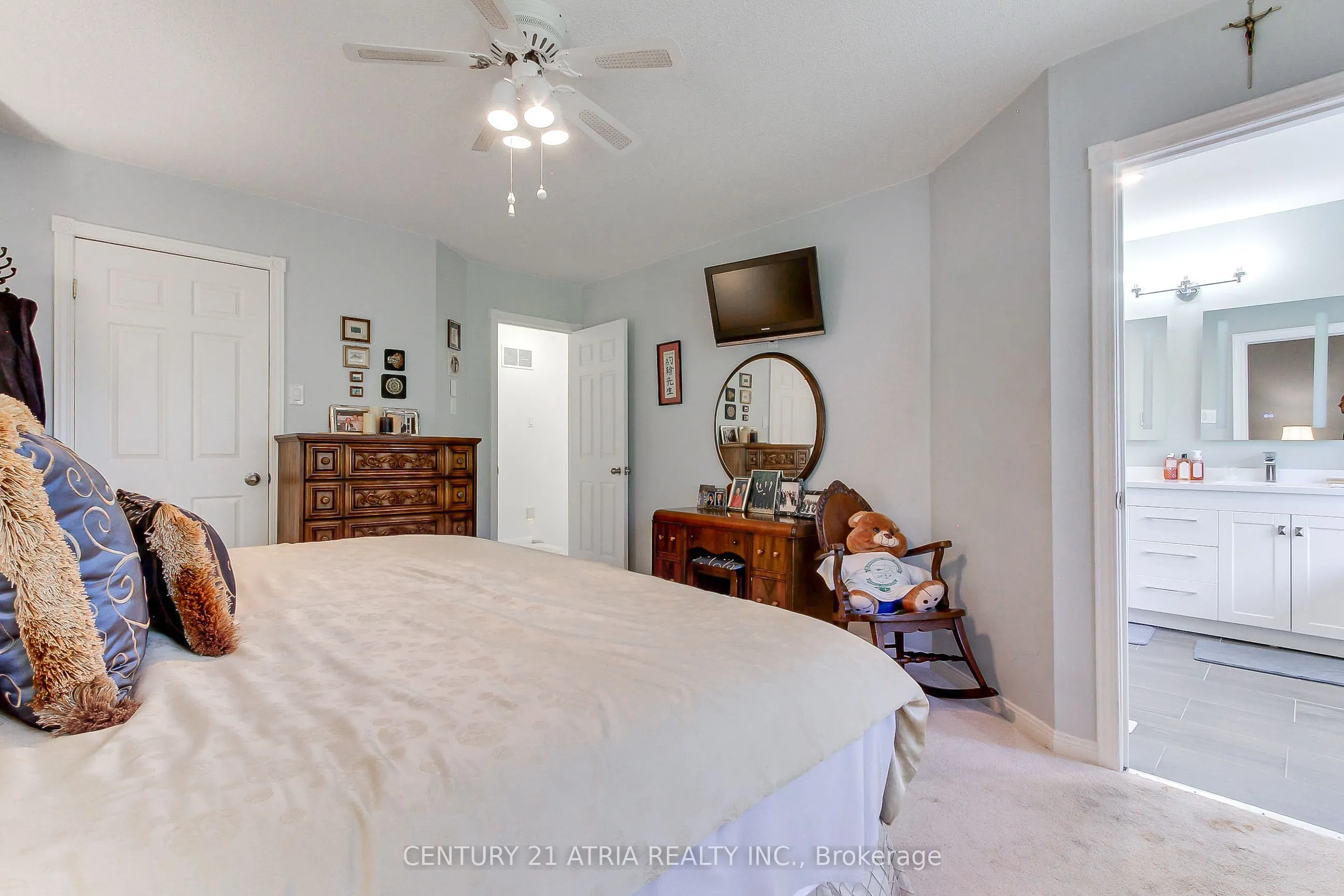 27 Anderson Place #11