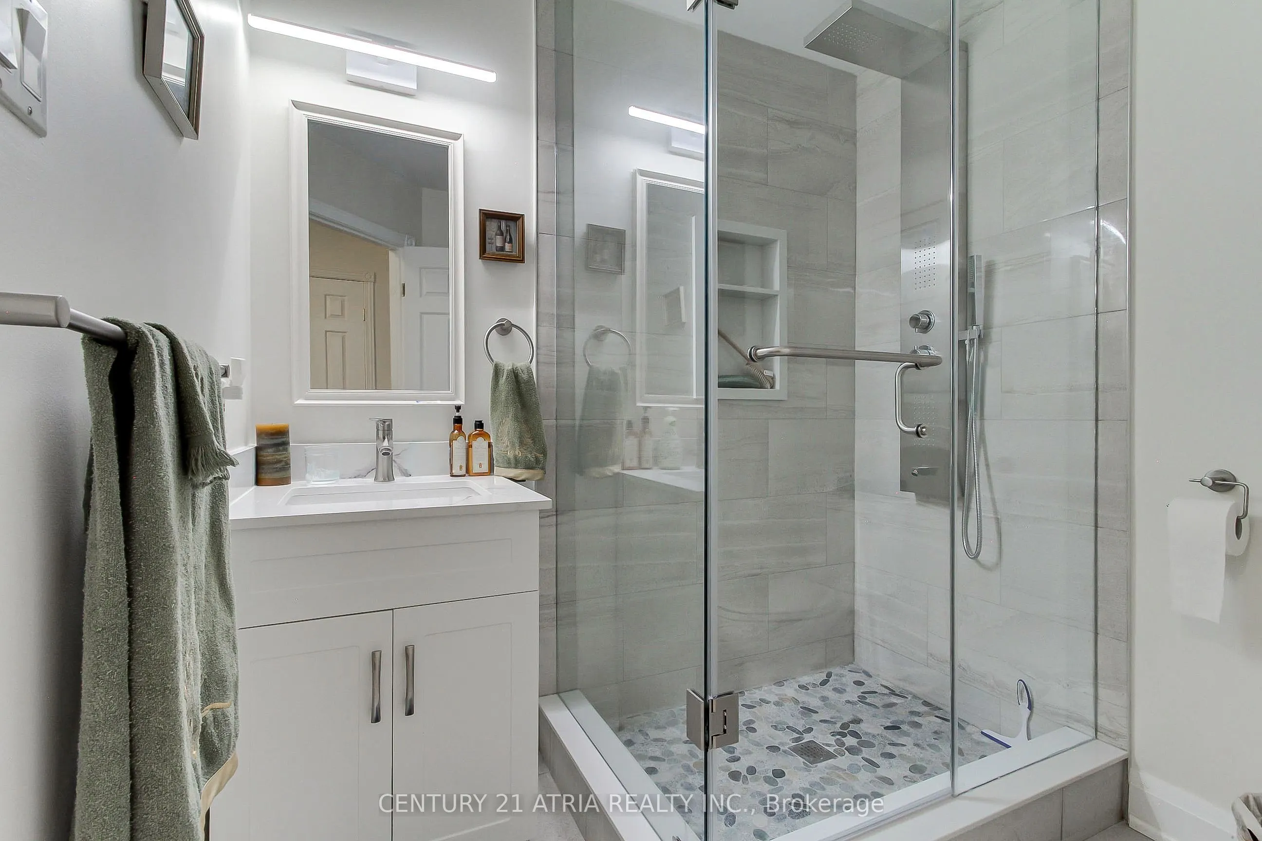 27 Anderson Place #11